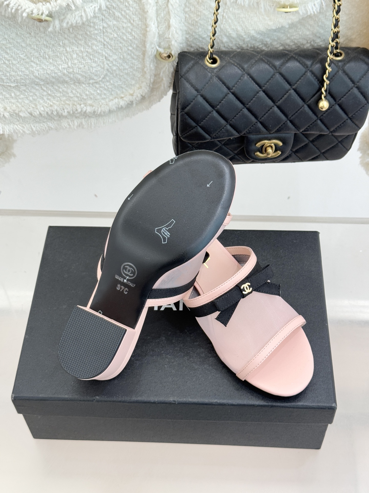 CHANE*｜小香26C新品网纱双C蝴蝶结拖鞋当小香经典符号邂逅26C夏日灵感这双拖鞋便成了奢雅与实穿的