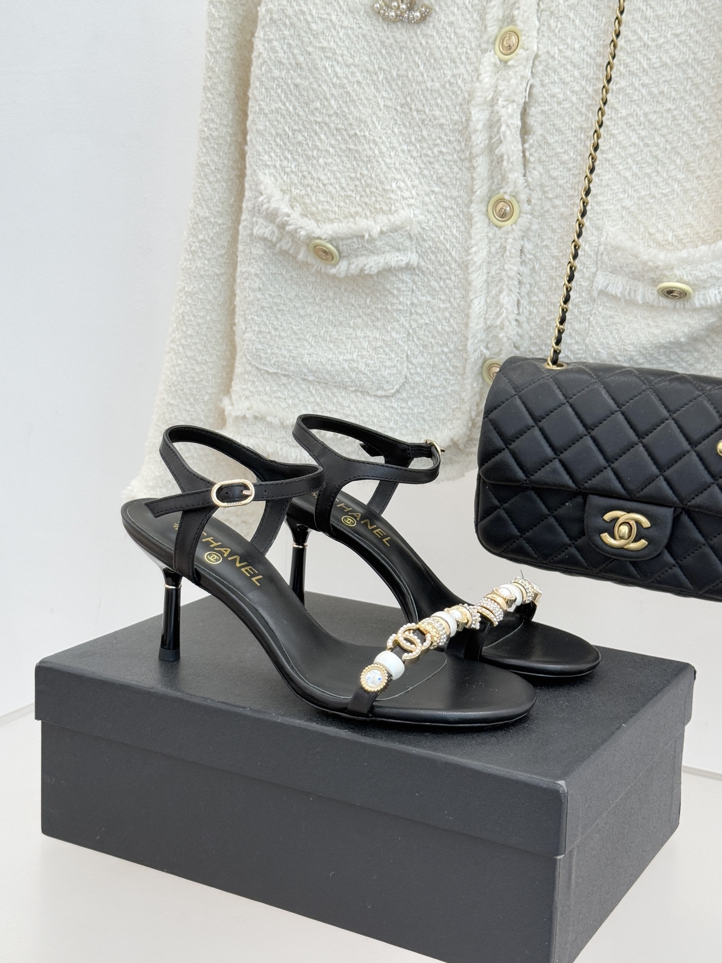 NO:723922,Chanel's new high-heeled sandals!  The fabric is made of original customized leather, and the lining is made of sheepskin. Italian imported leather outsole size35-39 (customized 40/41), high heels and sandals, chanel, sandals, high heels, sheepskin, Leather soles19860909Chanel 新款高跟凉鞋！ 面料采用原版定制皮料 内里踮脚均为羊皮 意大利进口真皮大底 size35-39（40/41定制）,高跟鞋凉鞋,chanel,sandals,high heels,sheepskin,Leather soles,Women's Shoes