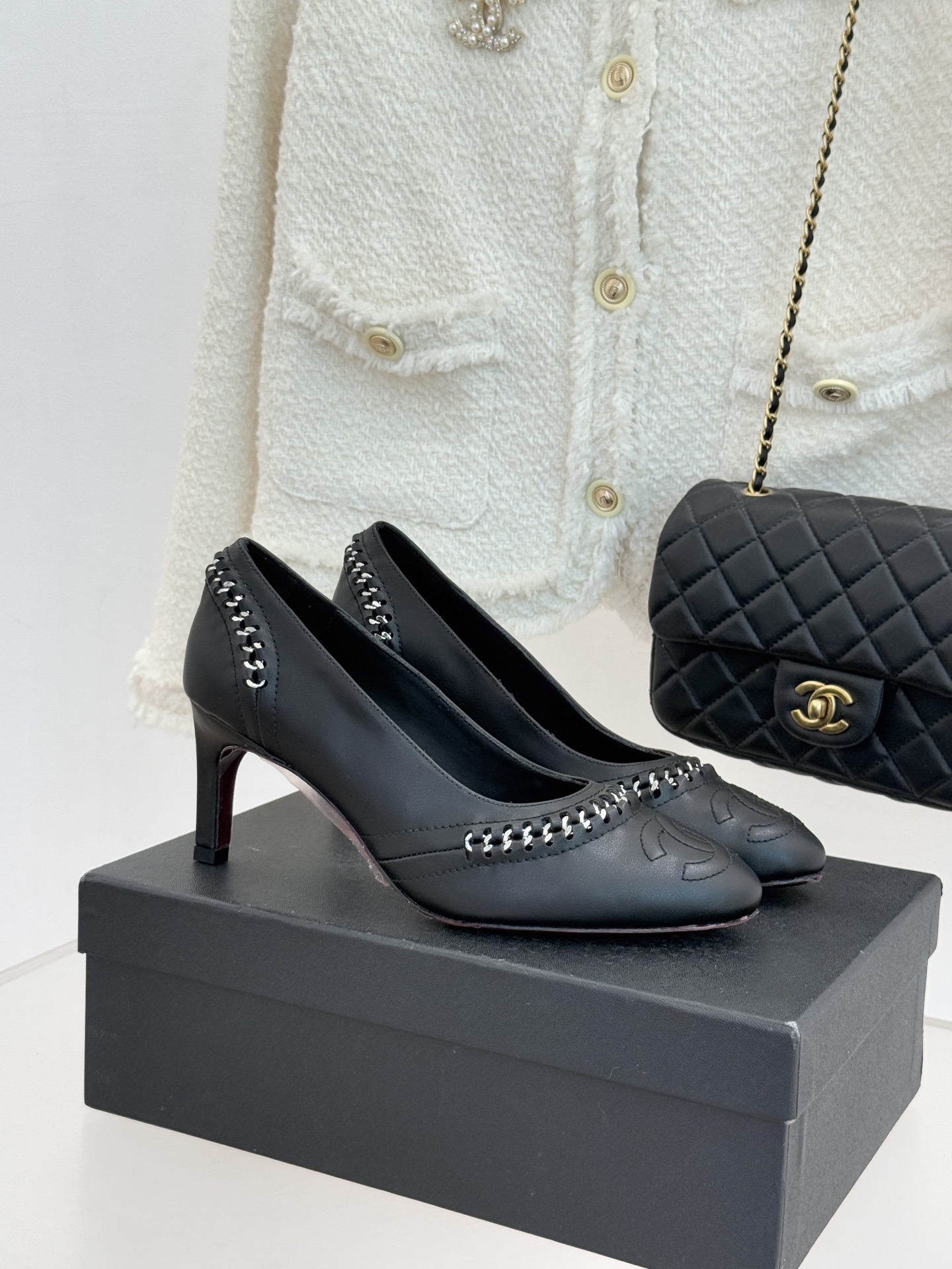 NO:747308,Chanel 26 new early spring high heels/flat shoes!  The fabric is made of original customized leather, and the lining is made of sheepskin. Italian imported genuine leather outsole size35-39 (customized 40/41), high-heeled shoes, chanel, flats, high heels, sheepskin, Leather soles19860909Chanel 26早春新款高跟/平底鞋！ 面料采用原版定制皮料 内里踮脚均为羊皮 意大利进口真皮大底 size35-39（40/41定制）,高跟鞋单鞋,chanel,flats,high heels,sheepskin,Leather soles,Women's Shoes