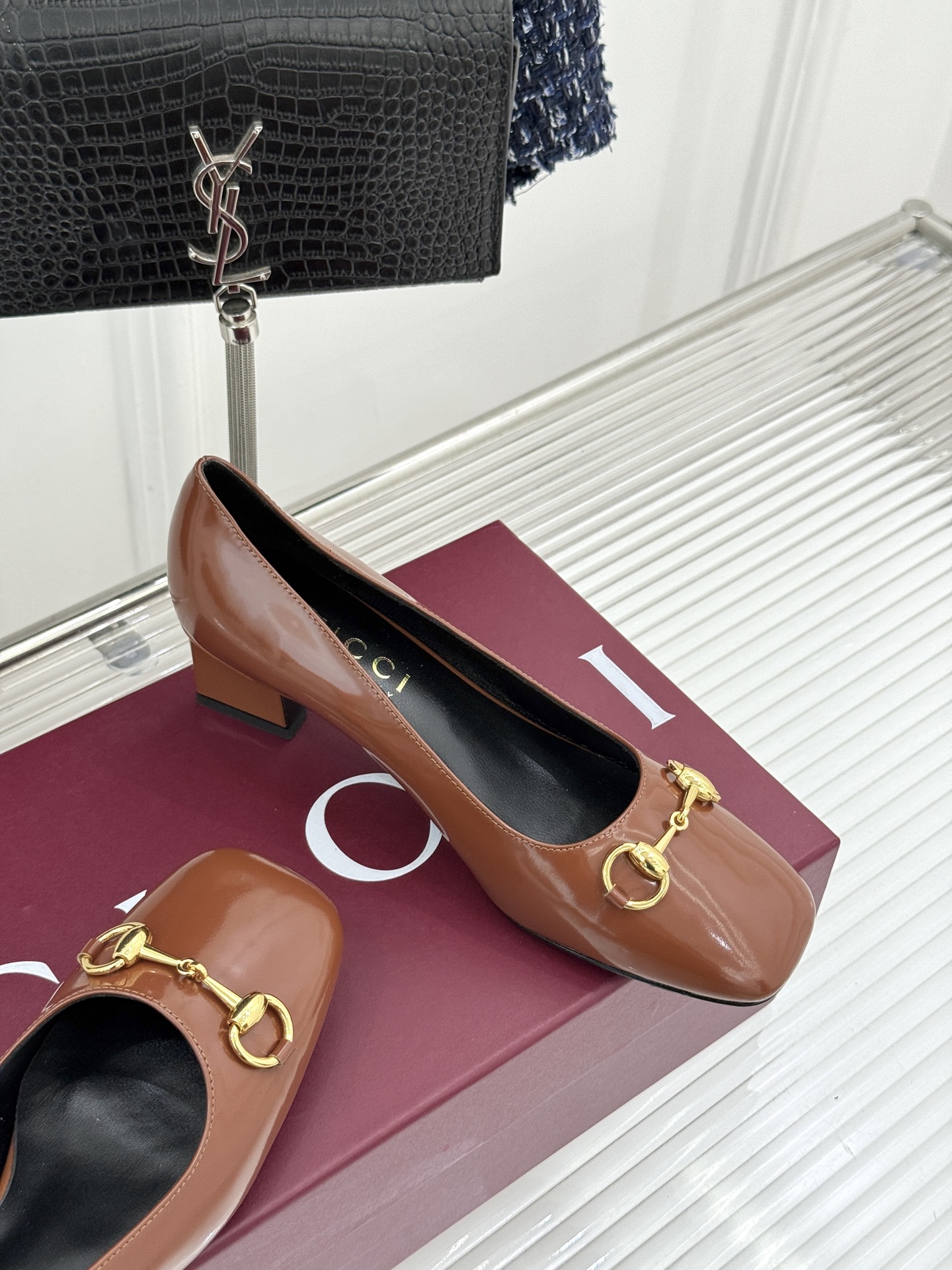 Gucci/古驰经典马衔扣粗跟高跟鞋单鞋溯源品牌百年马术本源以标志性马衔扣焕新诠释经典金属饰件凝萃低调奢