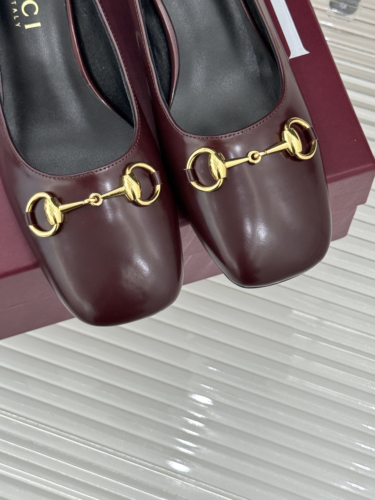 Gucci/古驰经典马衔扣粗跟高跟鞋单鞋溯源品牌百年马术本源以标志性马衔扣焕新诠释经典金属饰件凝萃低调奢