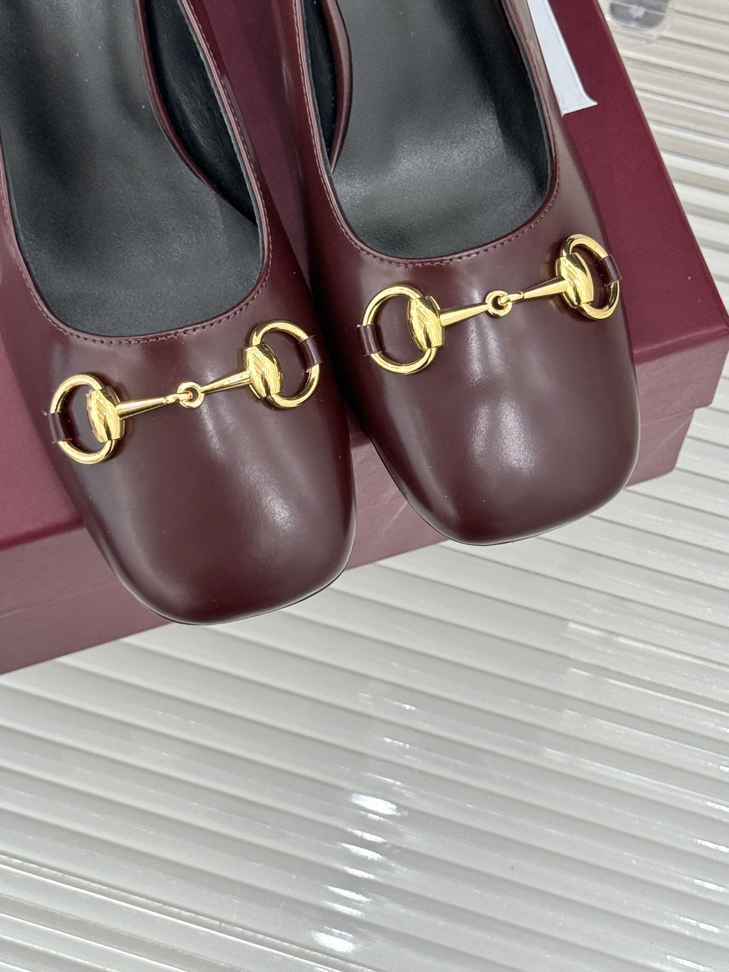 Gucci/古驰经典马衔扣粗跟高跟鞋单鞋溯源品牌百年马术本源以标志性马衔扣焕新诠释经典金属饰件凝萃低调奢