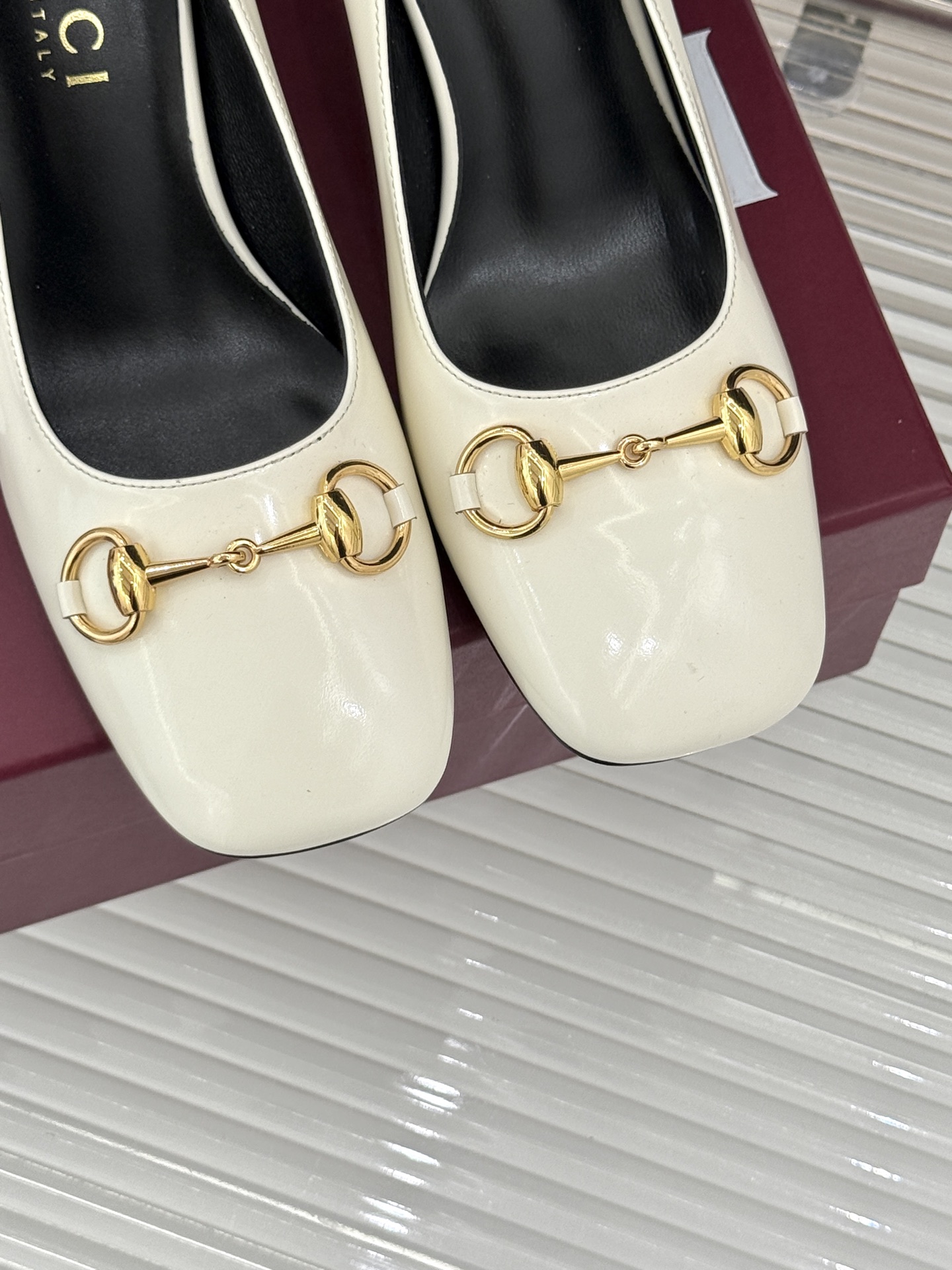 Gucci/古驰经典马衔扣粗跟高跟鞋单鞋溯源品牌百年马术本源以标志性马衔扣焕新诠释经典金属饰件凝萃低调奢