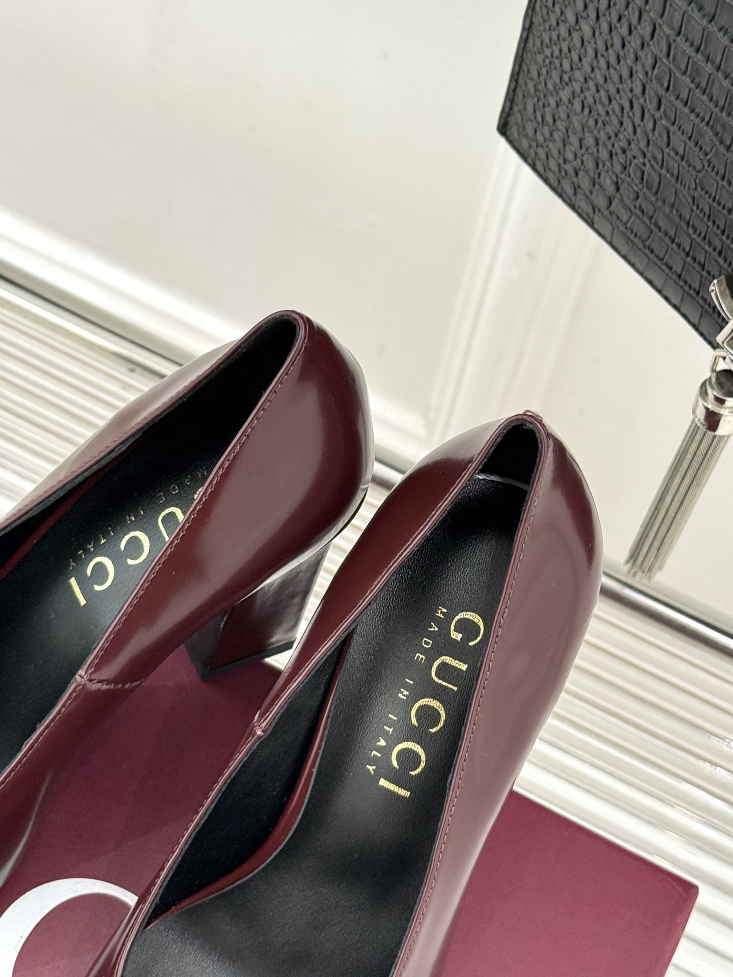 Gucci/古驰经典马衔扣粗跟高跟鞋单鞋溯源品牌百年马术本源以标志性马衔扣焕新诠释经典金属饰件凝萃低调奢