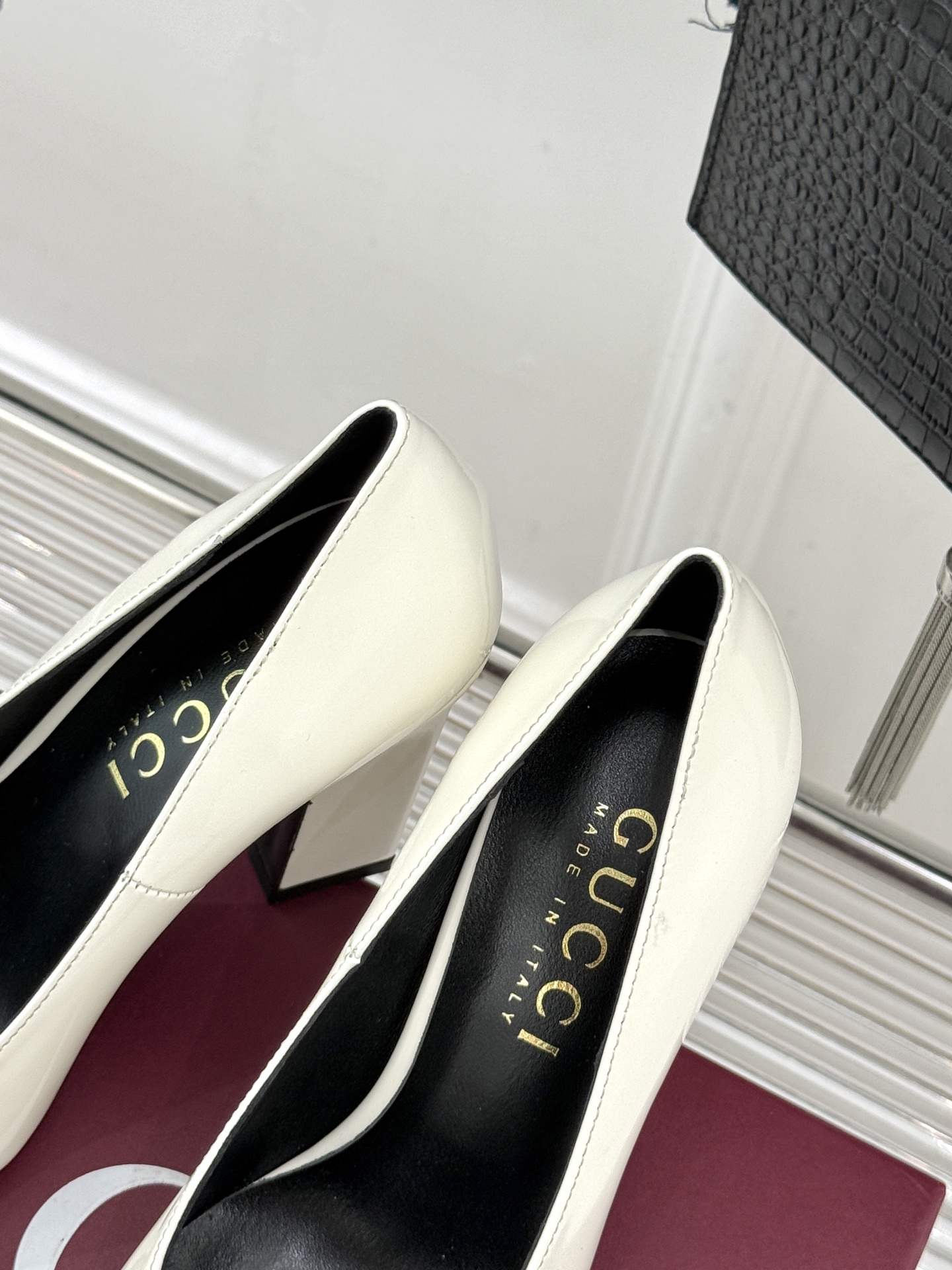 Gucci/古驰经典马衔扣粗跟高跟鞋单鞋溯源品牌百年马术本源以标志性马衔扣焕新诠释经典金属饰件凝萃低调奢