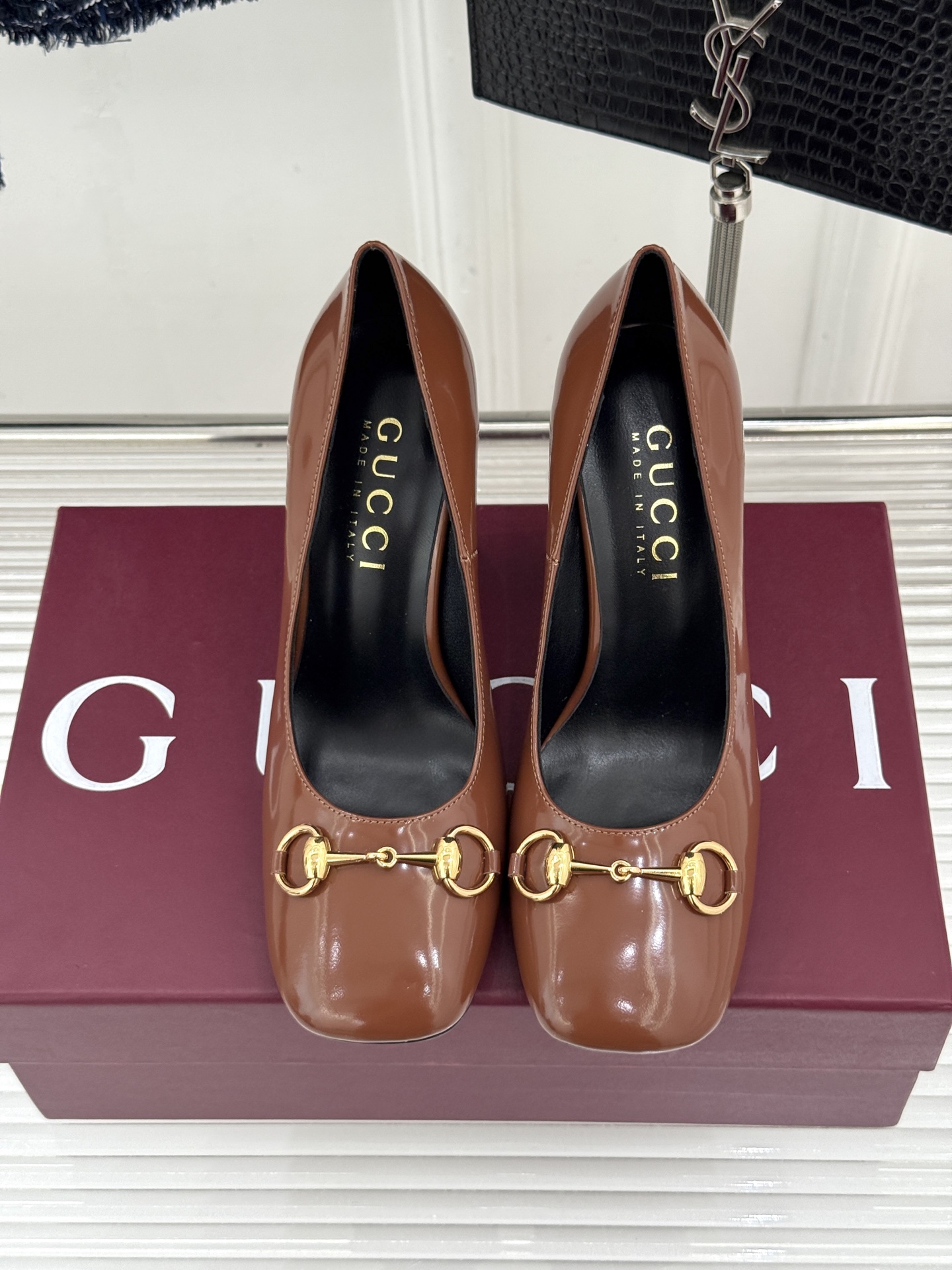 Gucci/古驰经典马衔扣粗跟高跟鞋单鞋溯源品牌百年马术本源以标志性马衔扣焕新诠释经典金属饰件凝萃低调奢