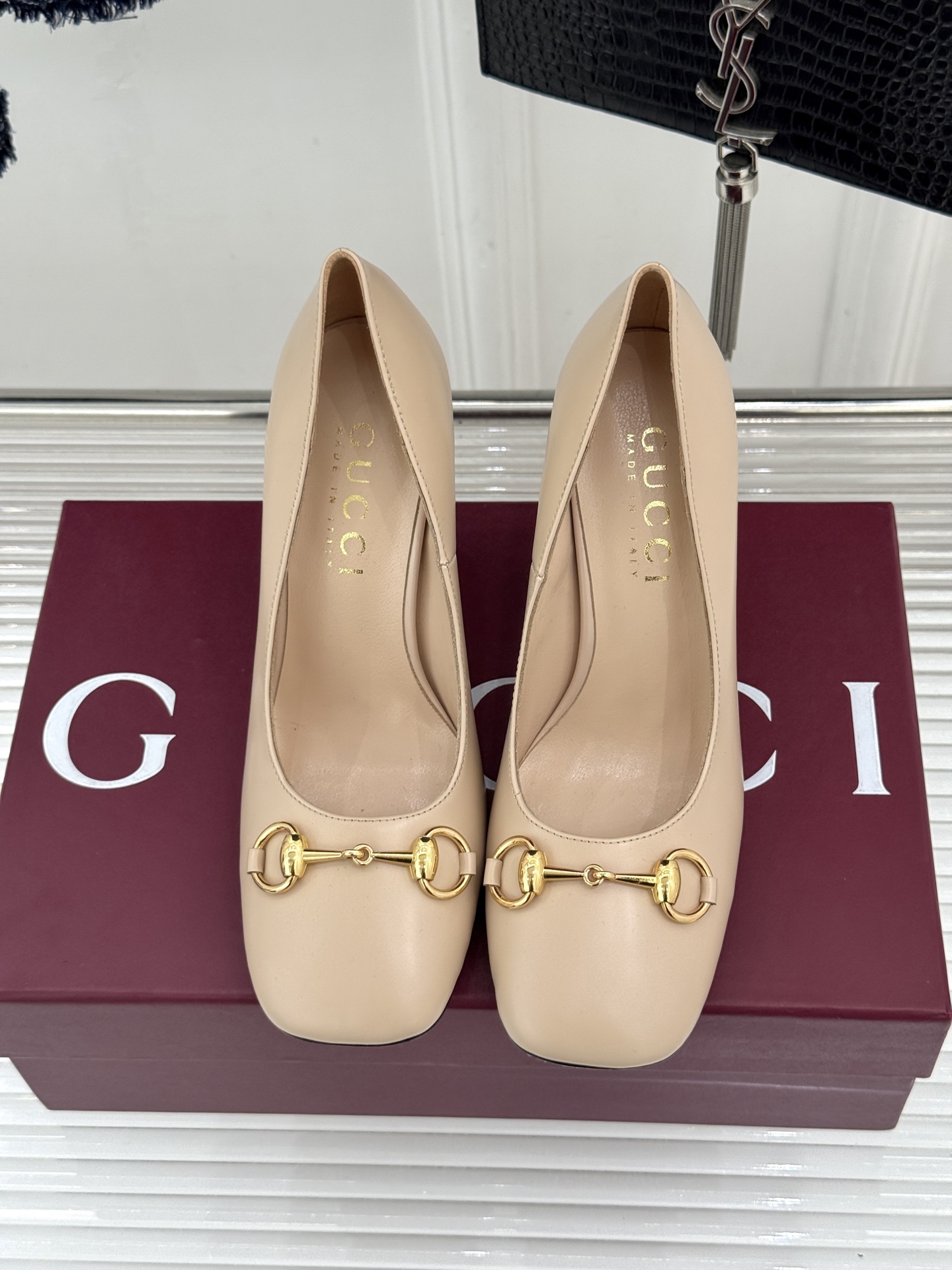 Gucci/古驰经典马衔扣粗跟高跟鞋单鞋溯源品牌百年马术本源以标志性马衔扣焕新诠释经典金属饰件凝萃低调奢