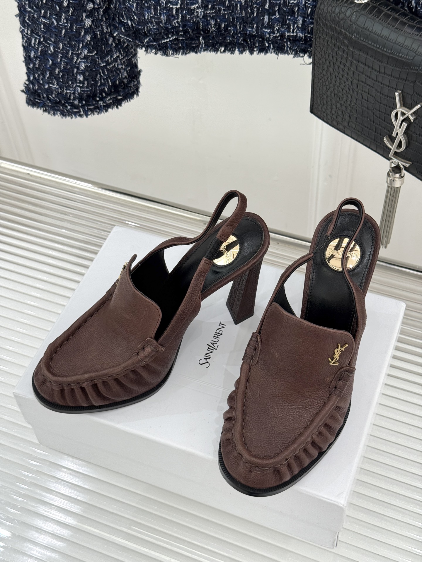 Saint Laurent /圣罗兰YSL26WF新品小logo高跟后空凉鞋拖鞋标志性的小logo是这双