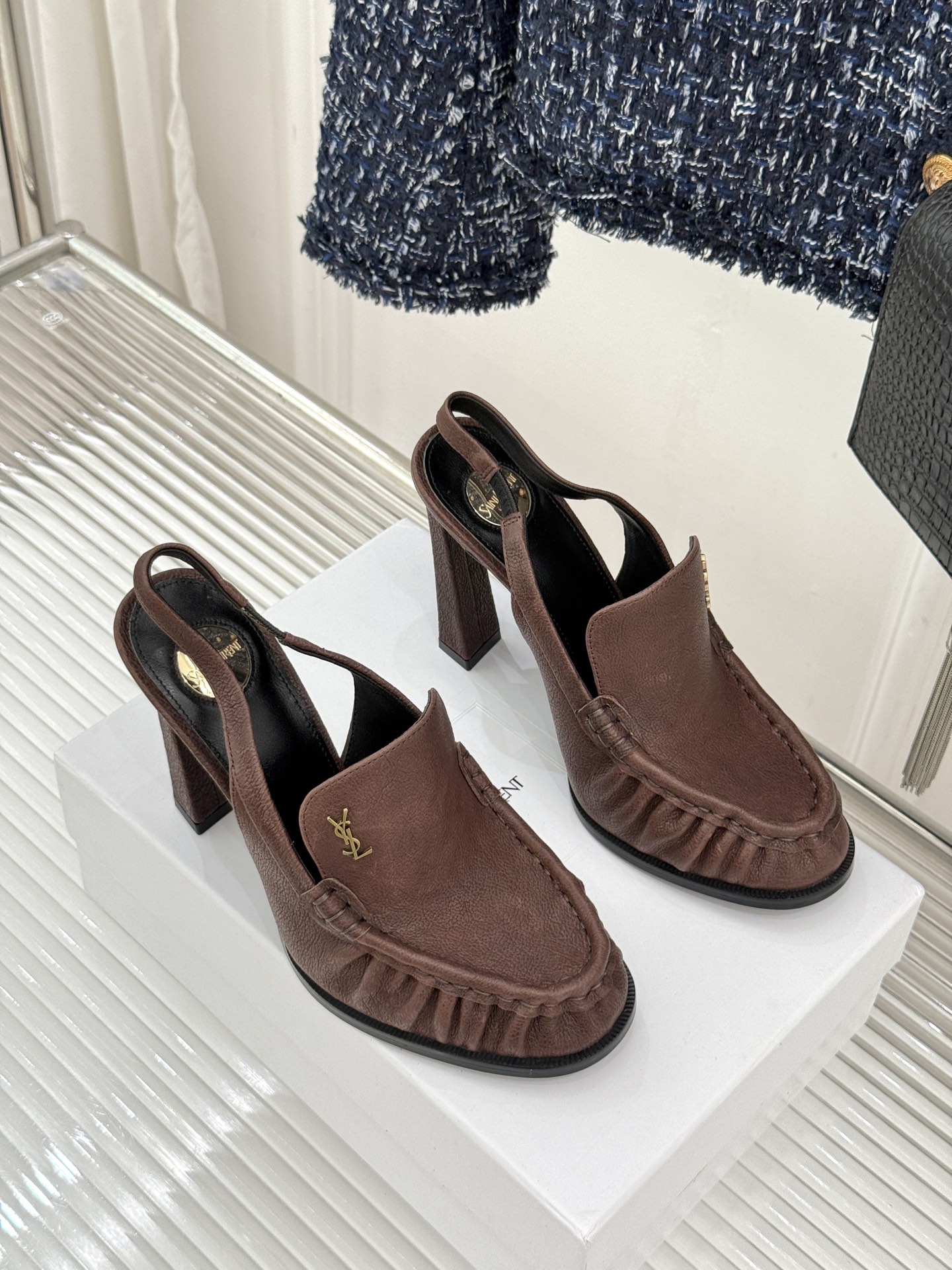 Saint Laurent /圣罗兰YSL26WF新品小logo高跟后空凉鞋拖鞋标志性的小logo是这双