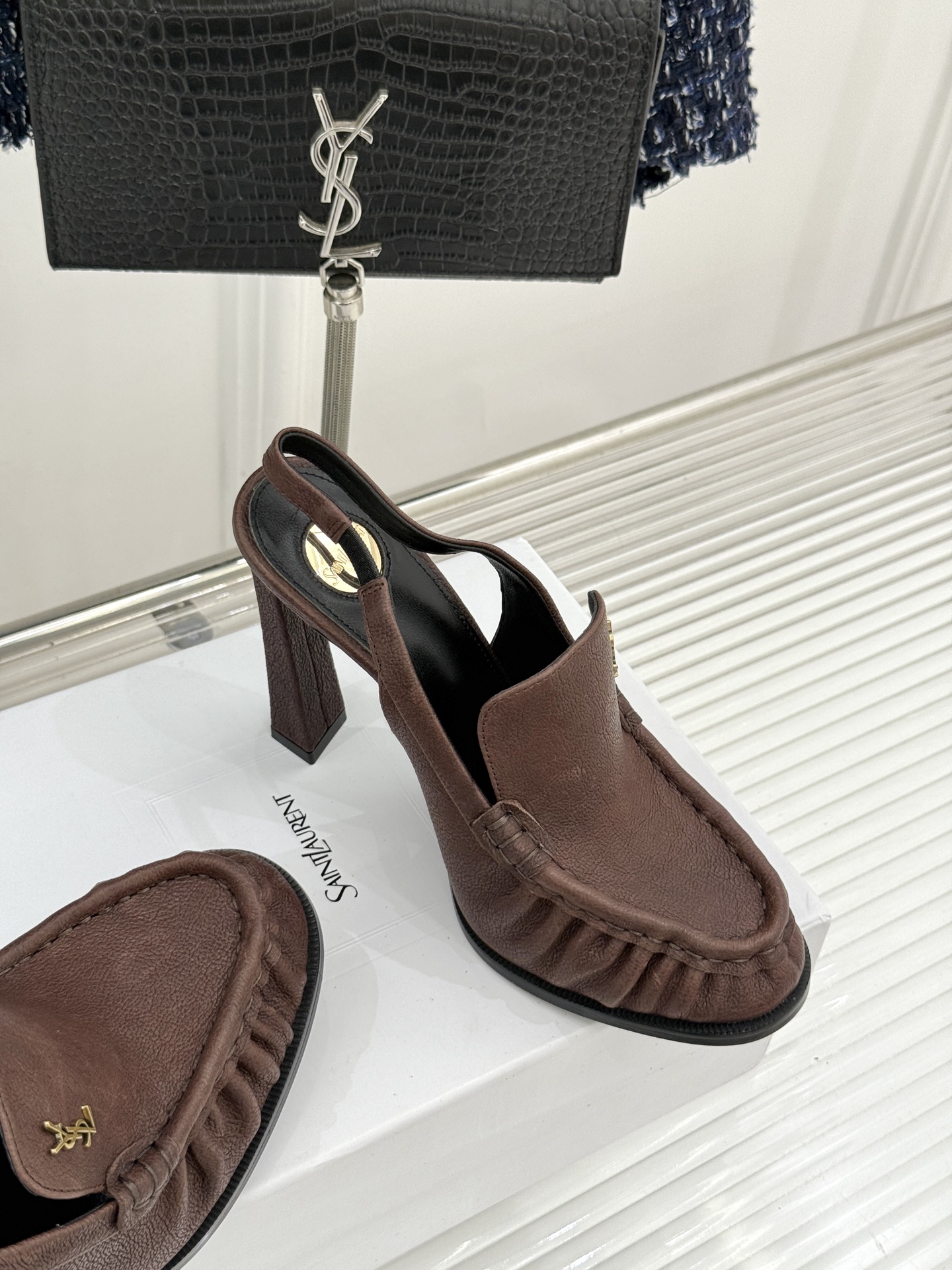 Saint Laurent /圣罗兰YSL26WF新品小logo高跟后空凉鞋拖鞋标志性的小logo是这双