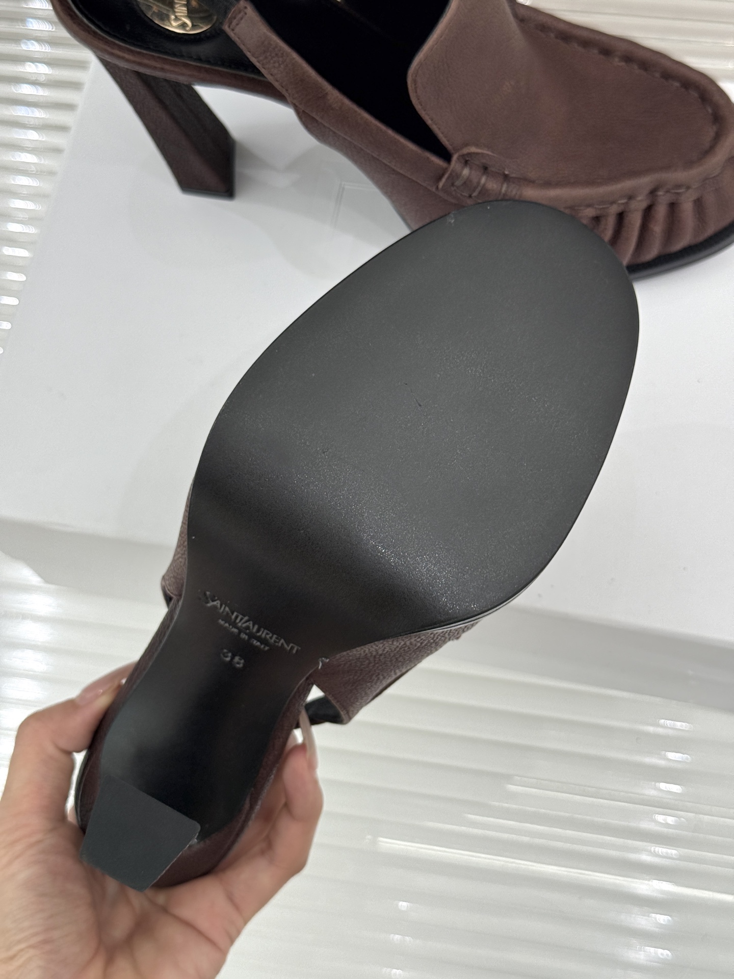 Saint Laurent /圣罗兰YSL26WF新品小logo高跟后空凉鞋拖鞋标志性的小logo是这双