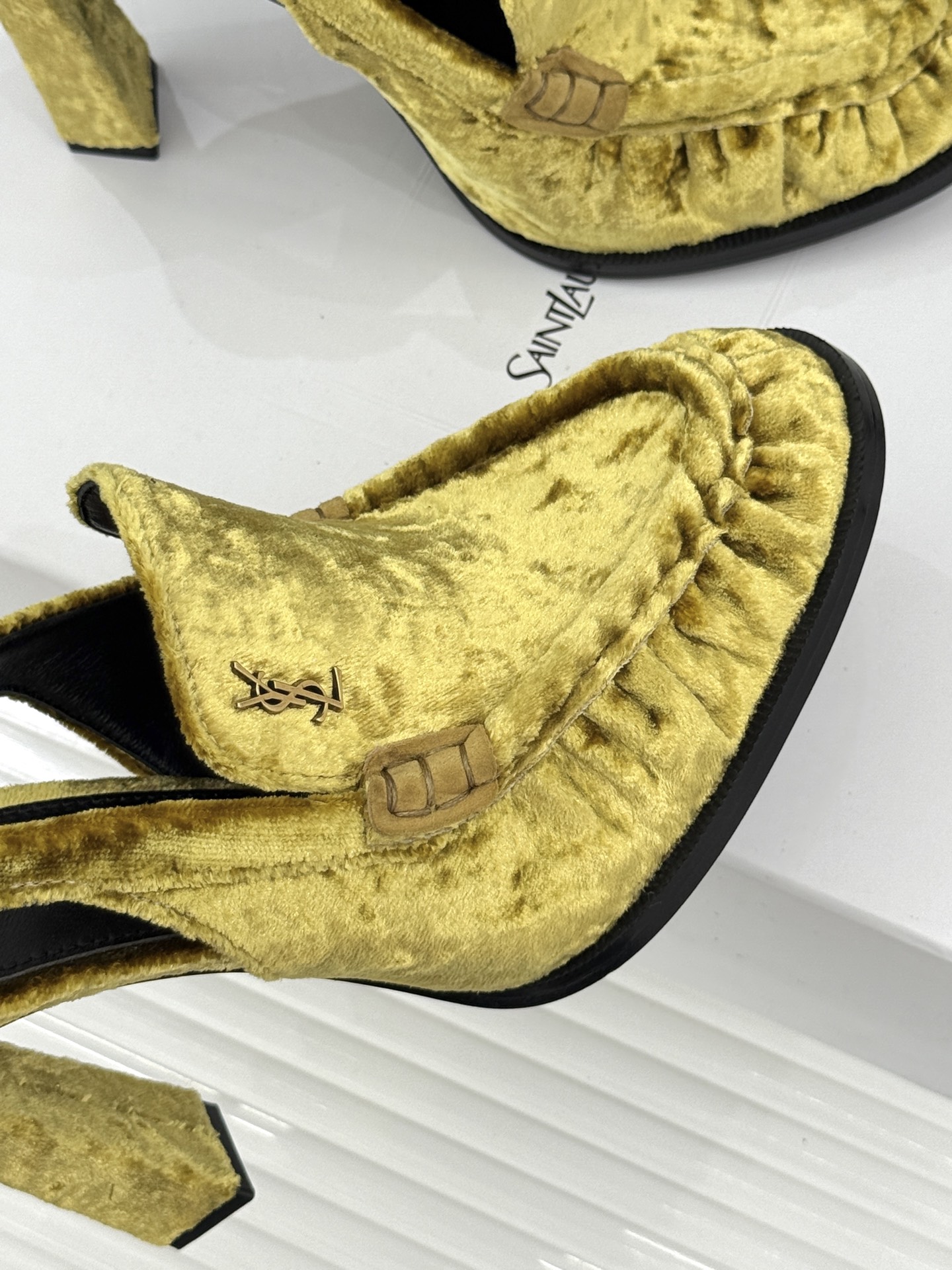 Saint Laurent /圣罗兰YSL26WF新品小logo高跟后空凉鞋拖鞋标志性的小logo是这双