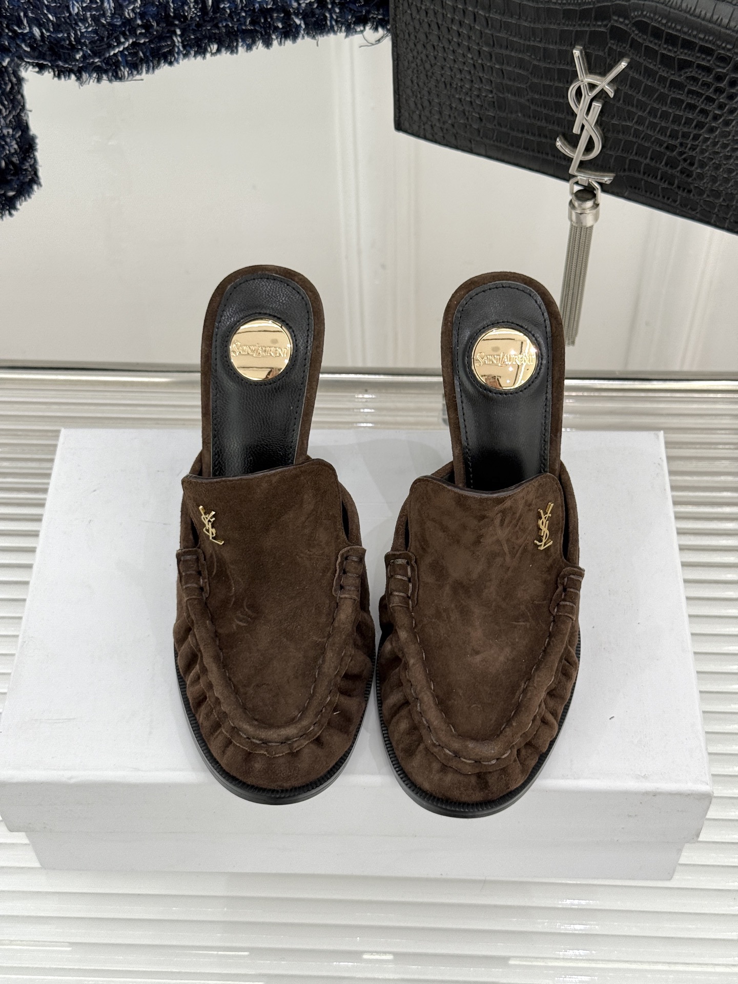 Saint Laurent /圣罗兰YSL26WF新品小logo高跟后空凉鞋拖鞋标志性的小logo是这双