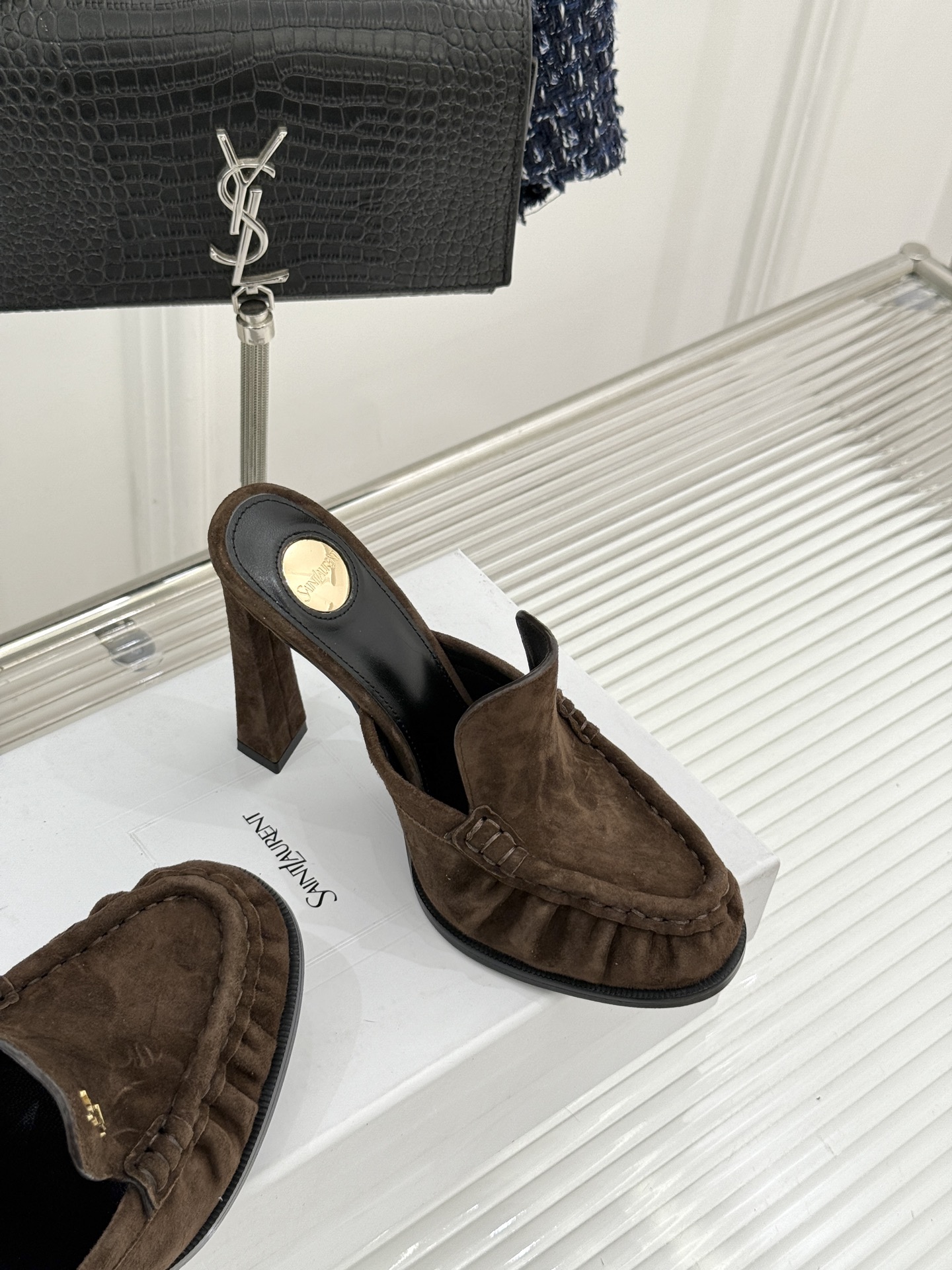 Saint Laurent /圣罗兰YSL26WF新品小logo高跟后空凉鞋拖鞋标志性的小logo是这双