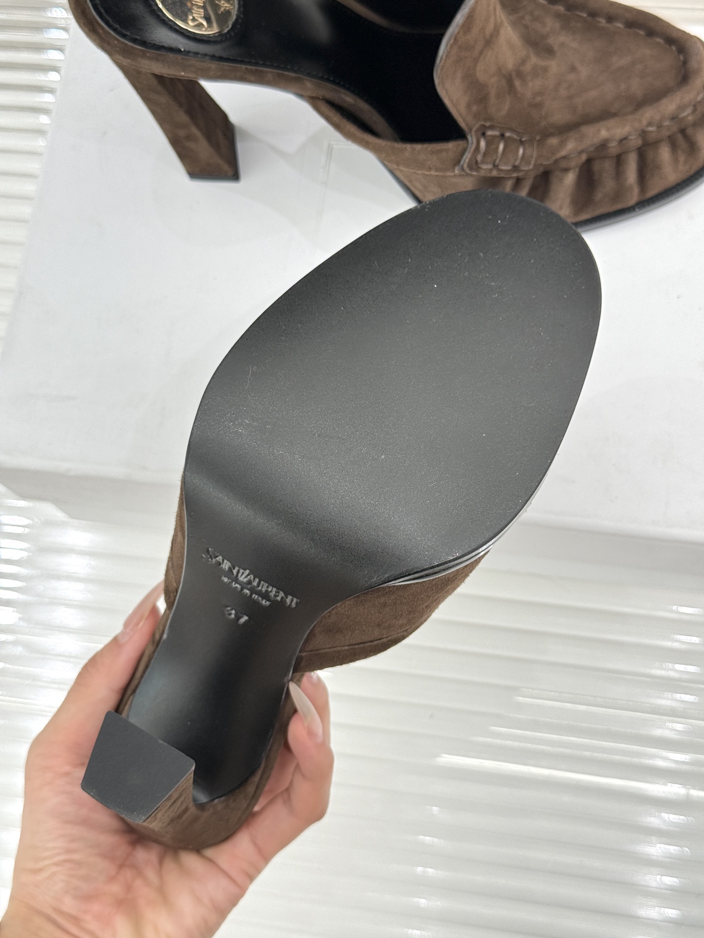 Saint Laurent /圣罗兰YSL26WF新品小logo高跟后空凉鞋拖鞋标志性的小logo是这双