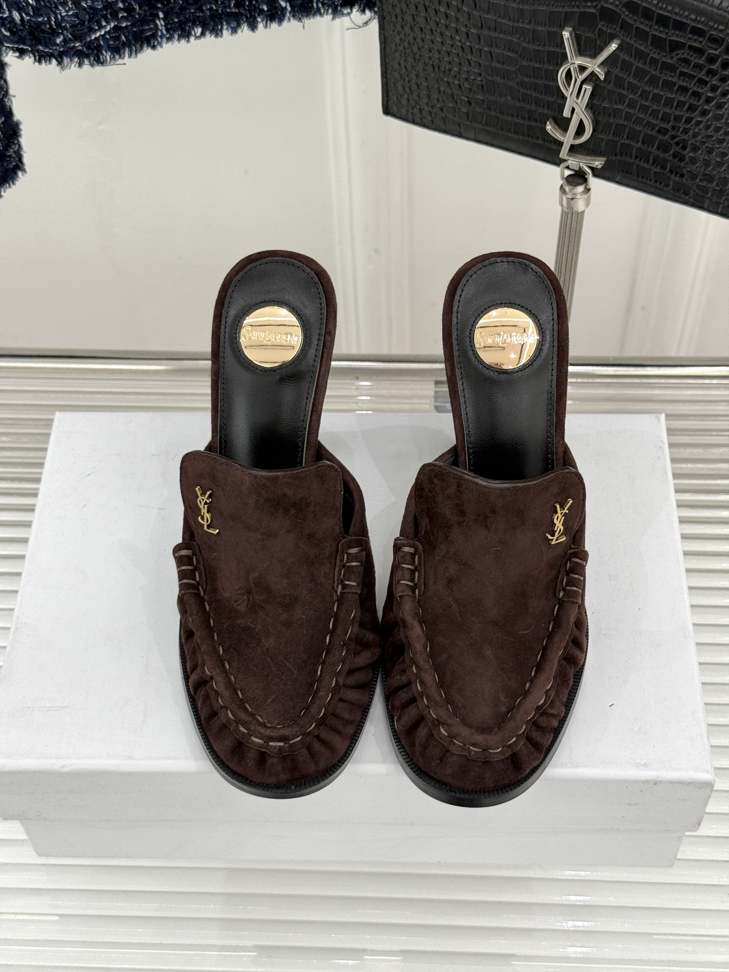 Saint Laurent /圣罗兰YSL26WF新品小logo高跟后空凉鞋拖鞋标志性的小logo是这双