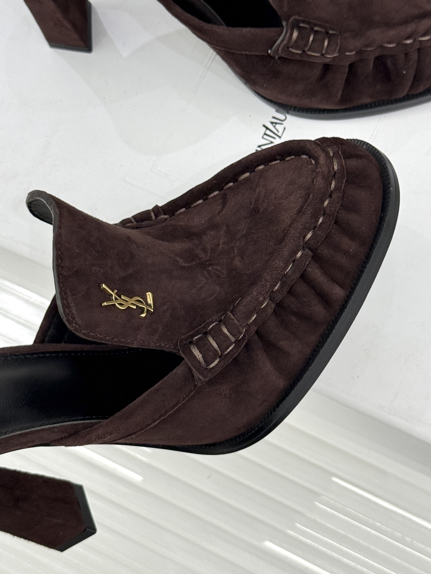 Saint Laurent /圣罗兰YSL26WF新品小logo高跟后空凉鞋拖鞋标志性的小logo是这双