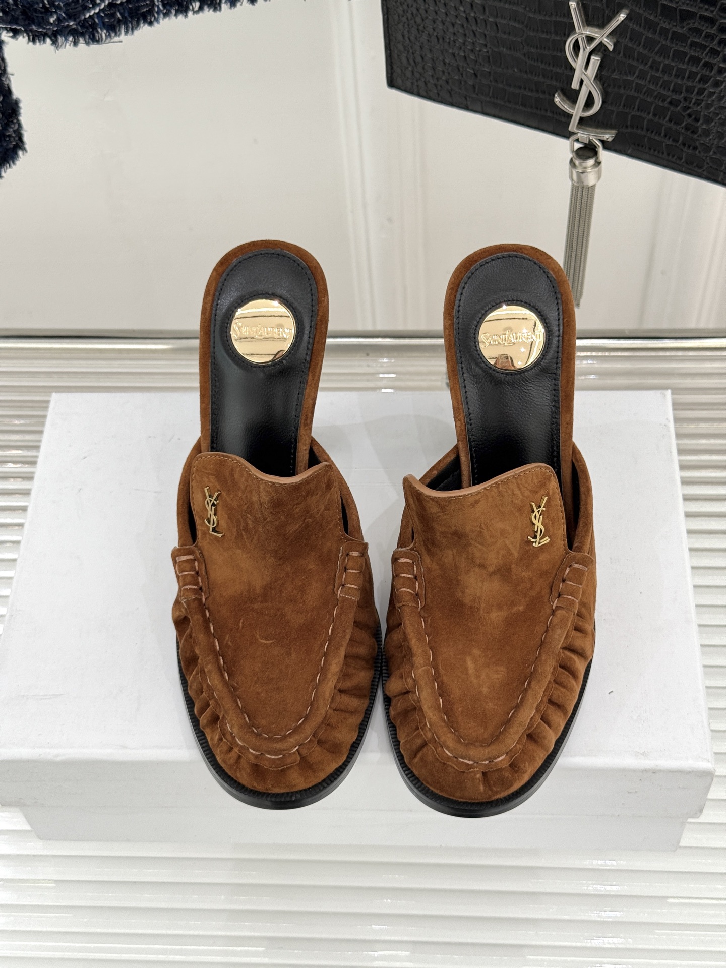 Saint Laurent /圣罗兰YSL26WF新品小logo高跟后空凉鞋拖鞋标志性的小logo是这双