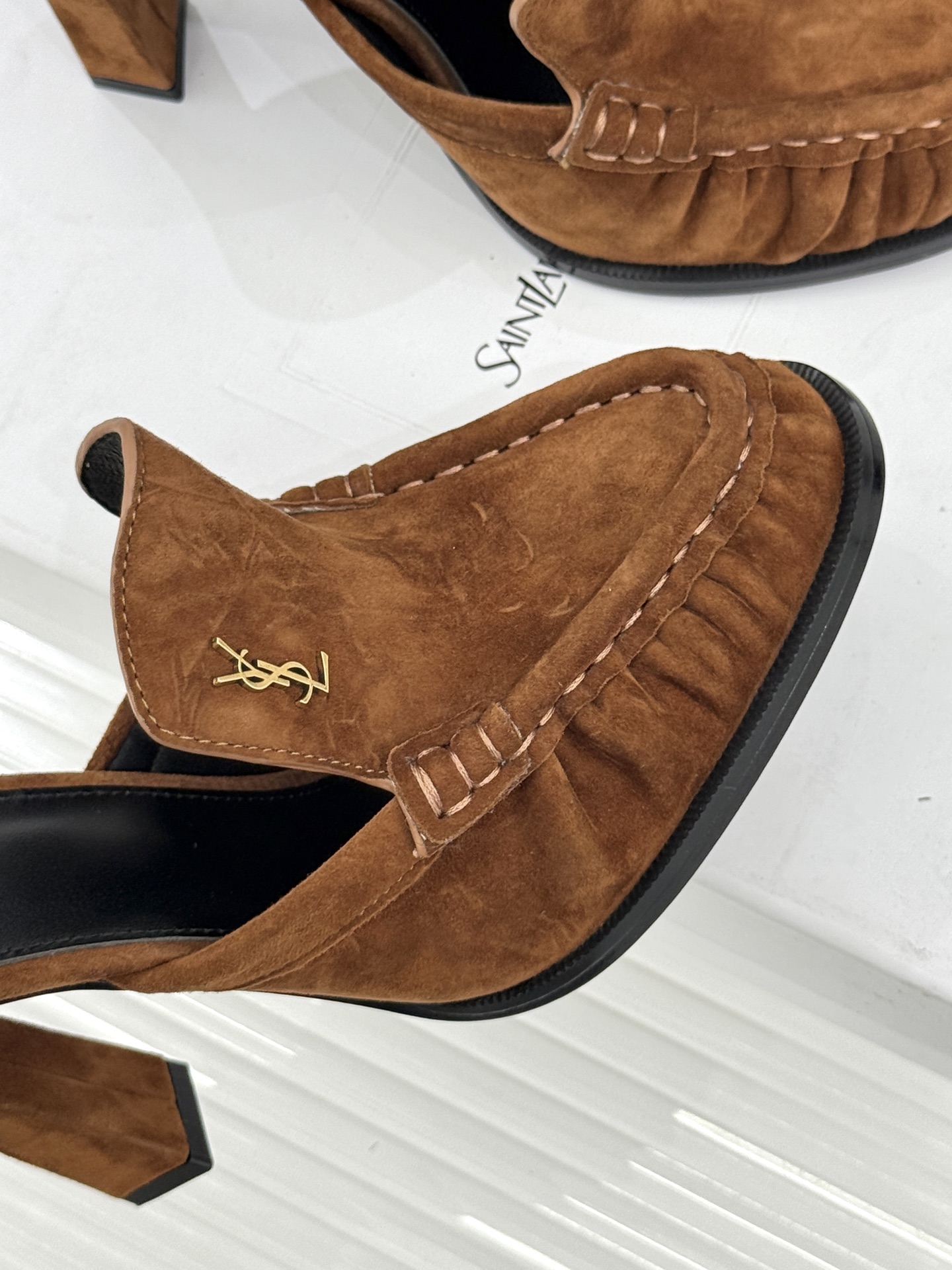 Saint Laurent /圣罗兰YSL26WF新品小logo高跟后空凉鞋拖鞋标志性的小logo是这双