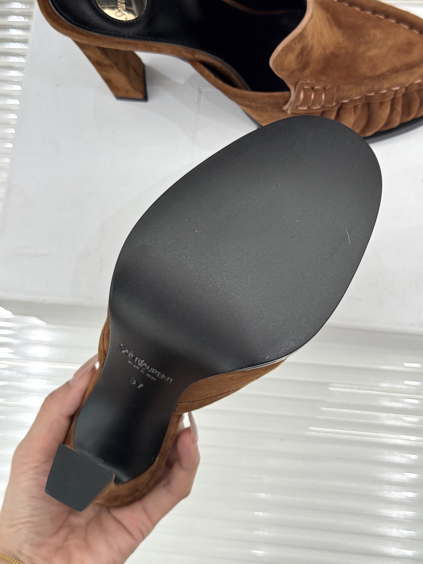 Saint Laurent /圣罗兰YSL26WF新品小logo高跟后空凉鞋拖鞋标志性的小logo是这双