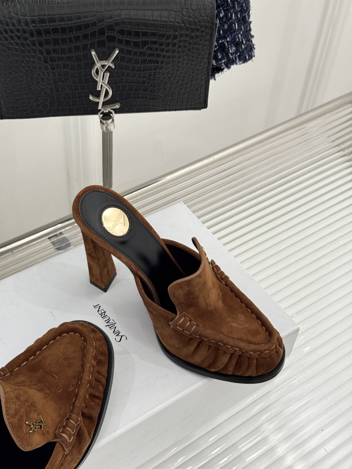 Saint Laurent /圣罗兰YSL26WF新品小logo高跟后空凉鞋拖鞋标志性的小logo是这双