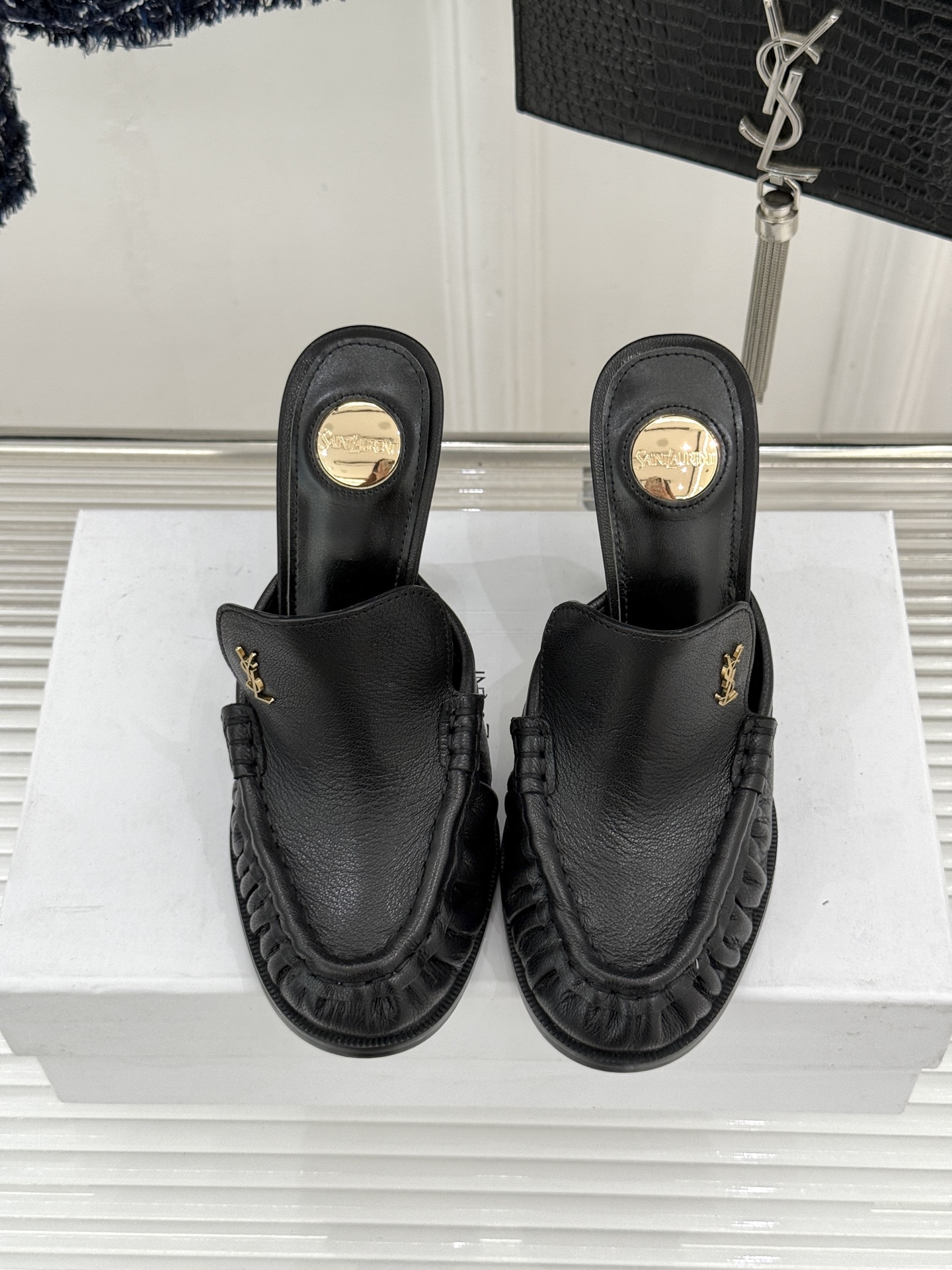 Saint Laurent /圣罗兰YSL26WF新品小logo高跟后空凉鞋拖鞋标志性的小logo是这双