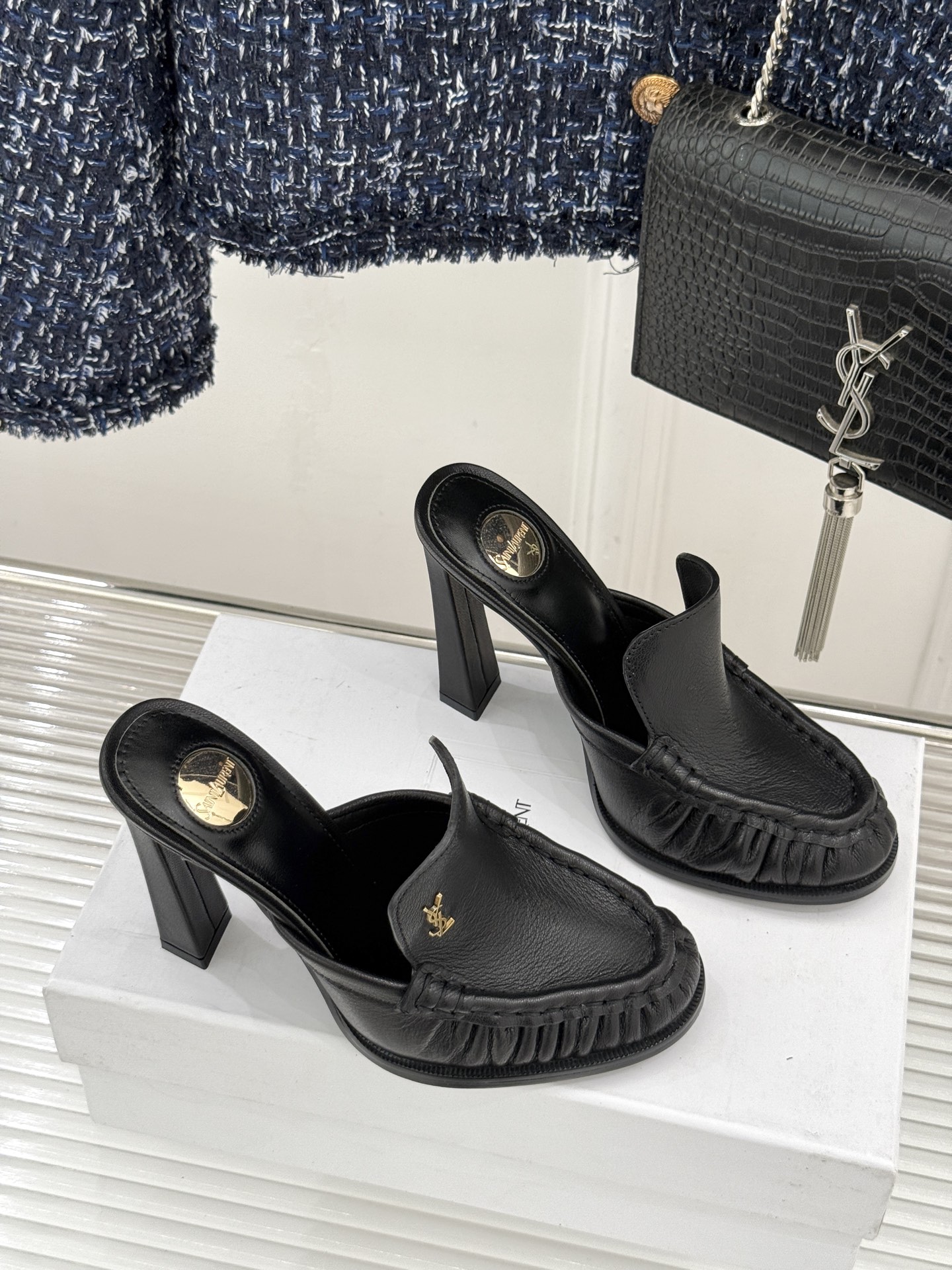 Saint Laurent /圣罗兰YSL26WF新品小logo高跟后空凉鞋拖鞋标志性的小logo是这双