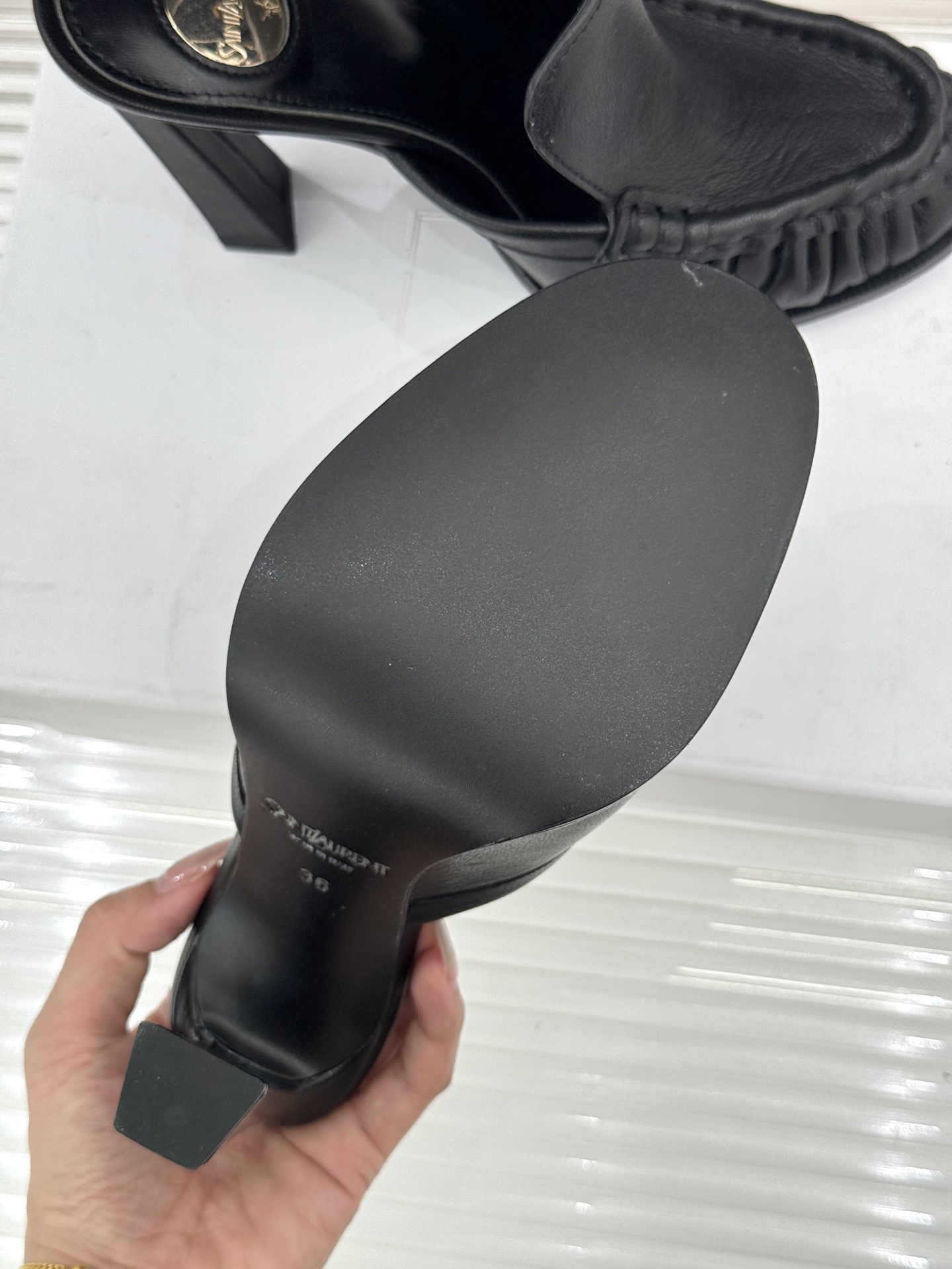 Saint Laurent /圣罗兰YSL26WF新品小logo高跟后空凉鞋拖鞋标志性的小logo是这双