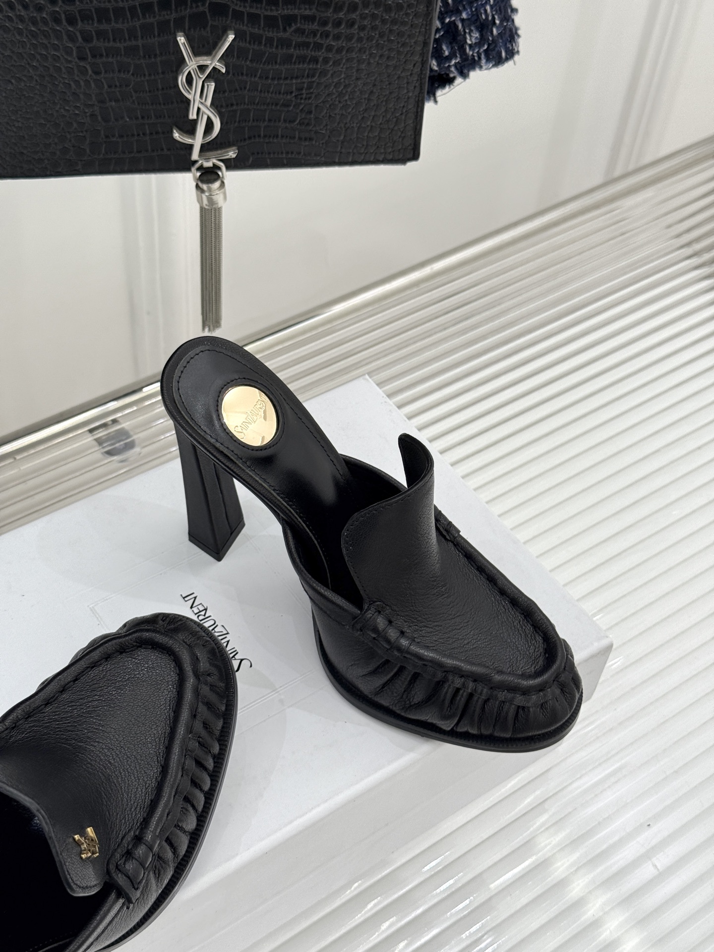 Saint Laurent /圣罗兰YSL26WF新品小logo高跟后空凉鞋拖鞋标志性的小logo是这双