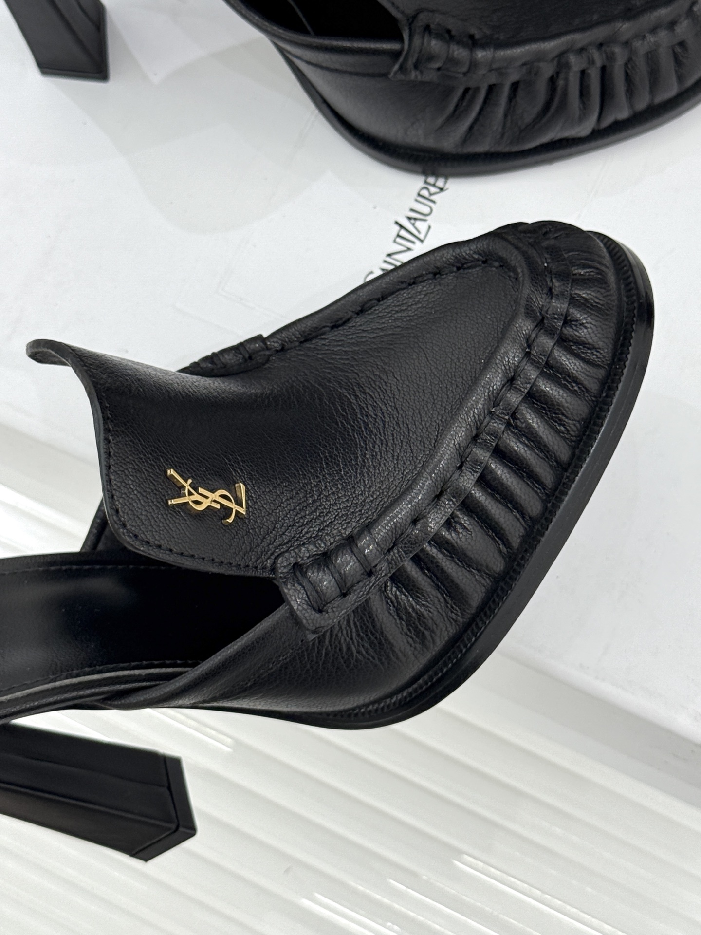 Saint Laurent /圣罗兰YSL26WF新品小logo高跟后空凉鞋拖鞋标志性的小logo是这双