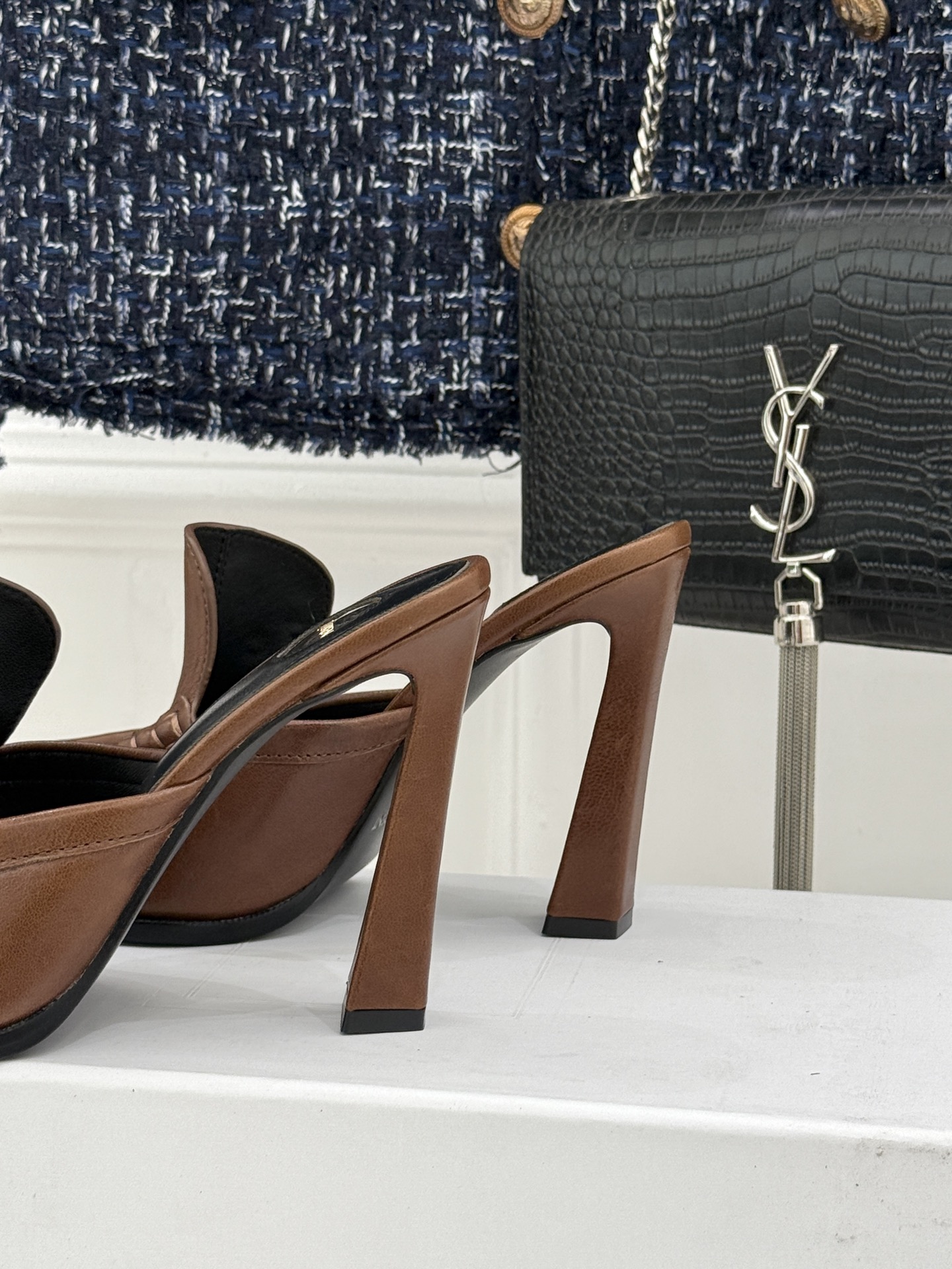 Saint Laurent /圣罗兰YSL26WF新品小logo高跟后空凉鞋拖鞋标志性的小logo是这双