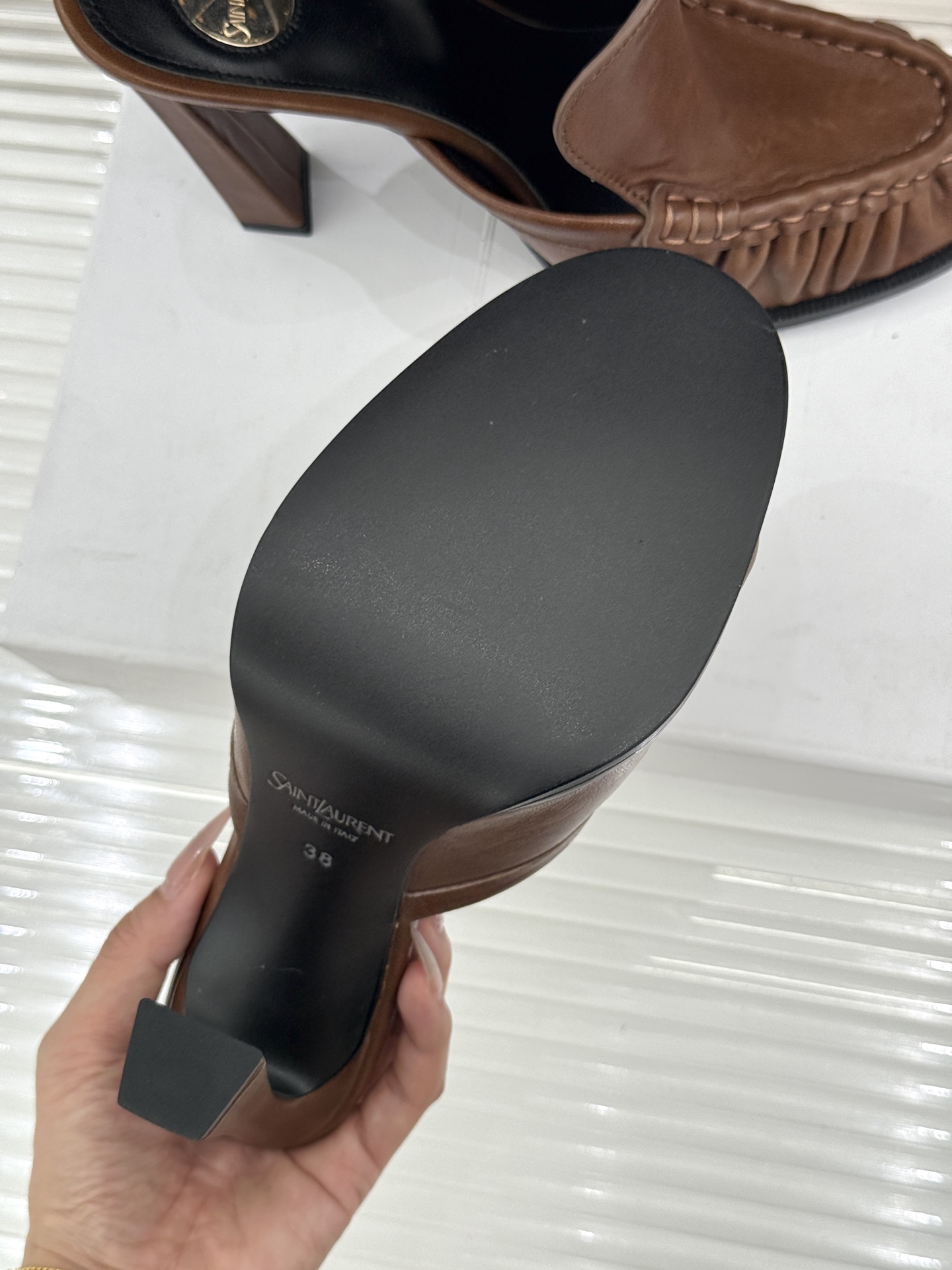 Saint Laurent /圣罗兰YSL26WF新品小logo高跟后空凉鞋拖鞋标志性的小logo是这双