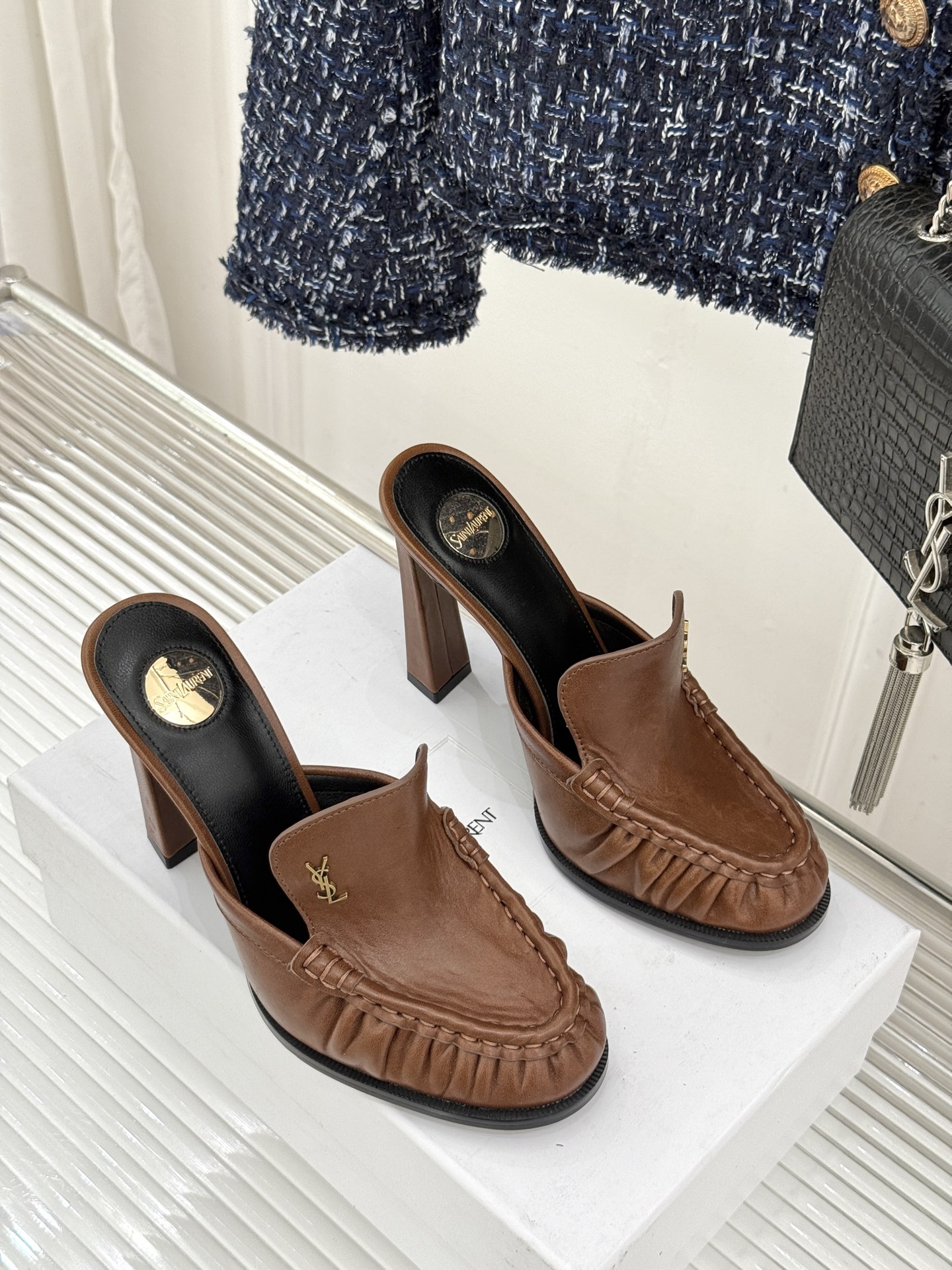 Saint Laurent /圣罗兰YSL26WF新品小logo高跟后空凉鞋拖鞋标志性的小logo是这双