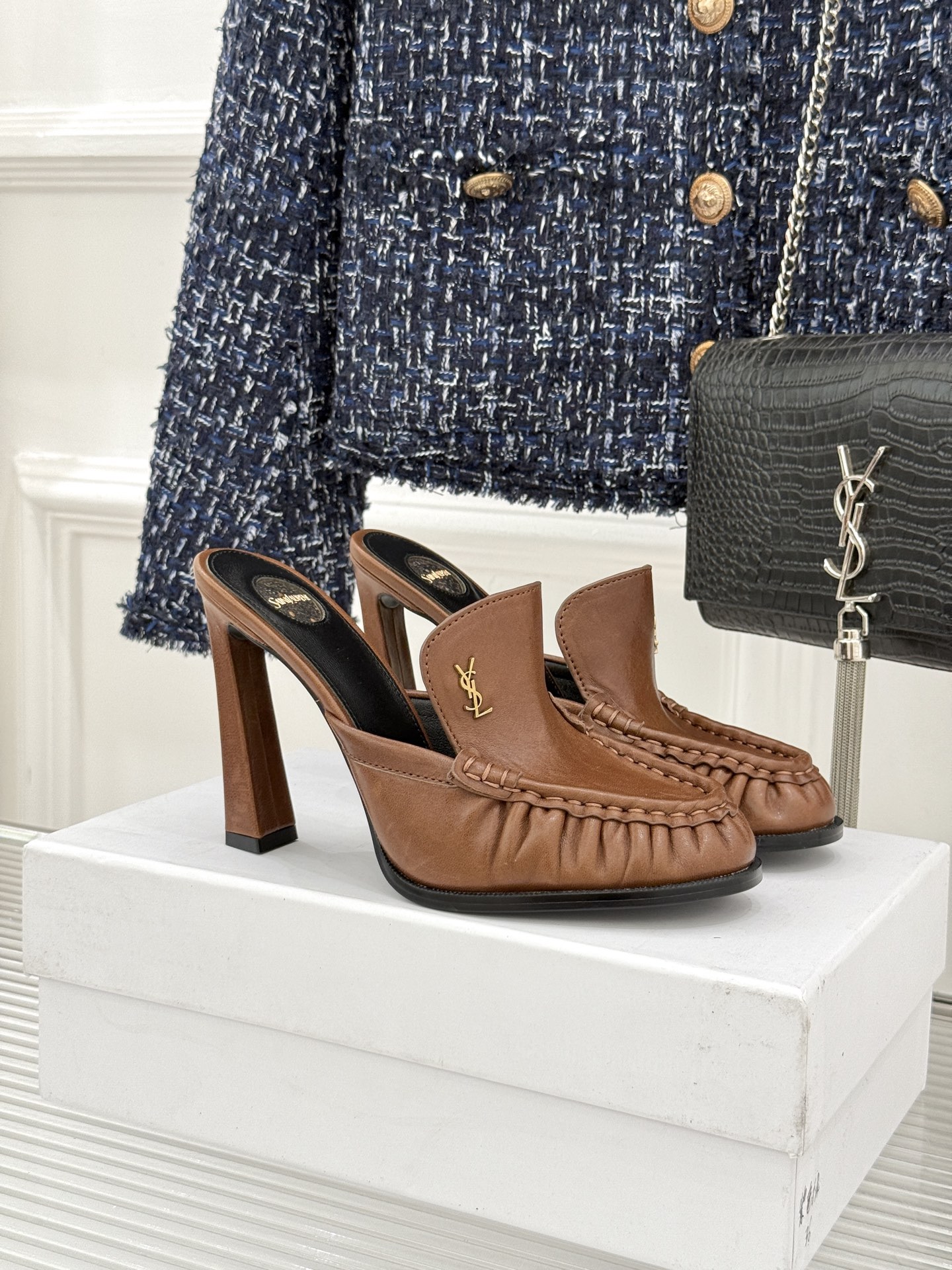 Saint Laurent /圣罗兰YSL26WF新品小logo高跟后空凉鞋拖鞋标志性的小logo是这双