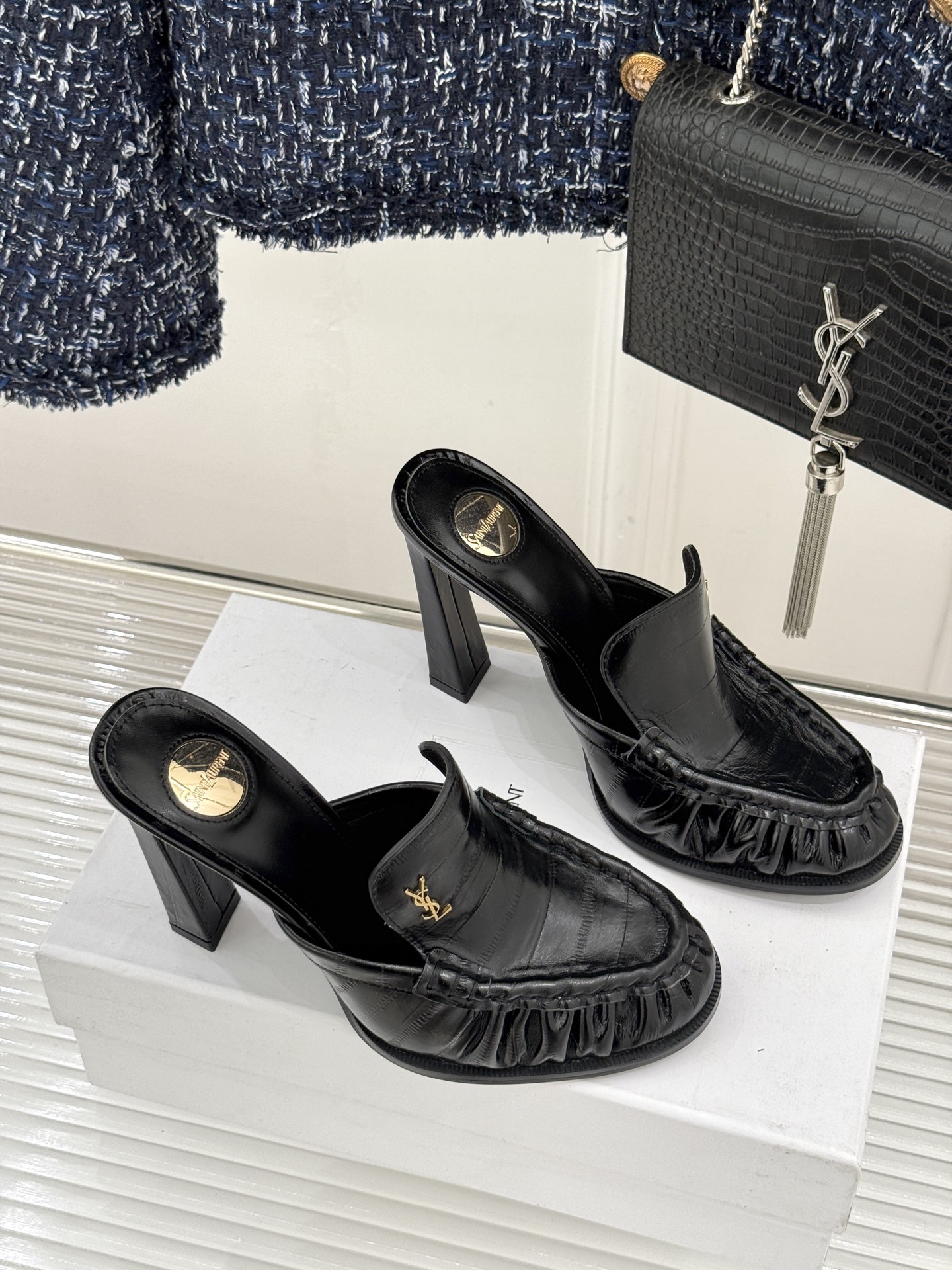 Saint Laurent /圣罗兰YSL26WF新品小logo高跟后空凉鞋拖鞋标志性的小logo是这双