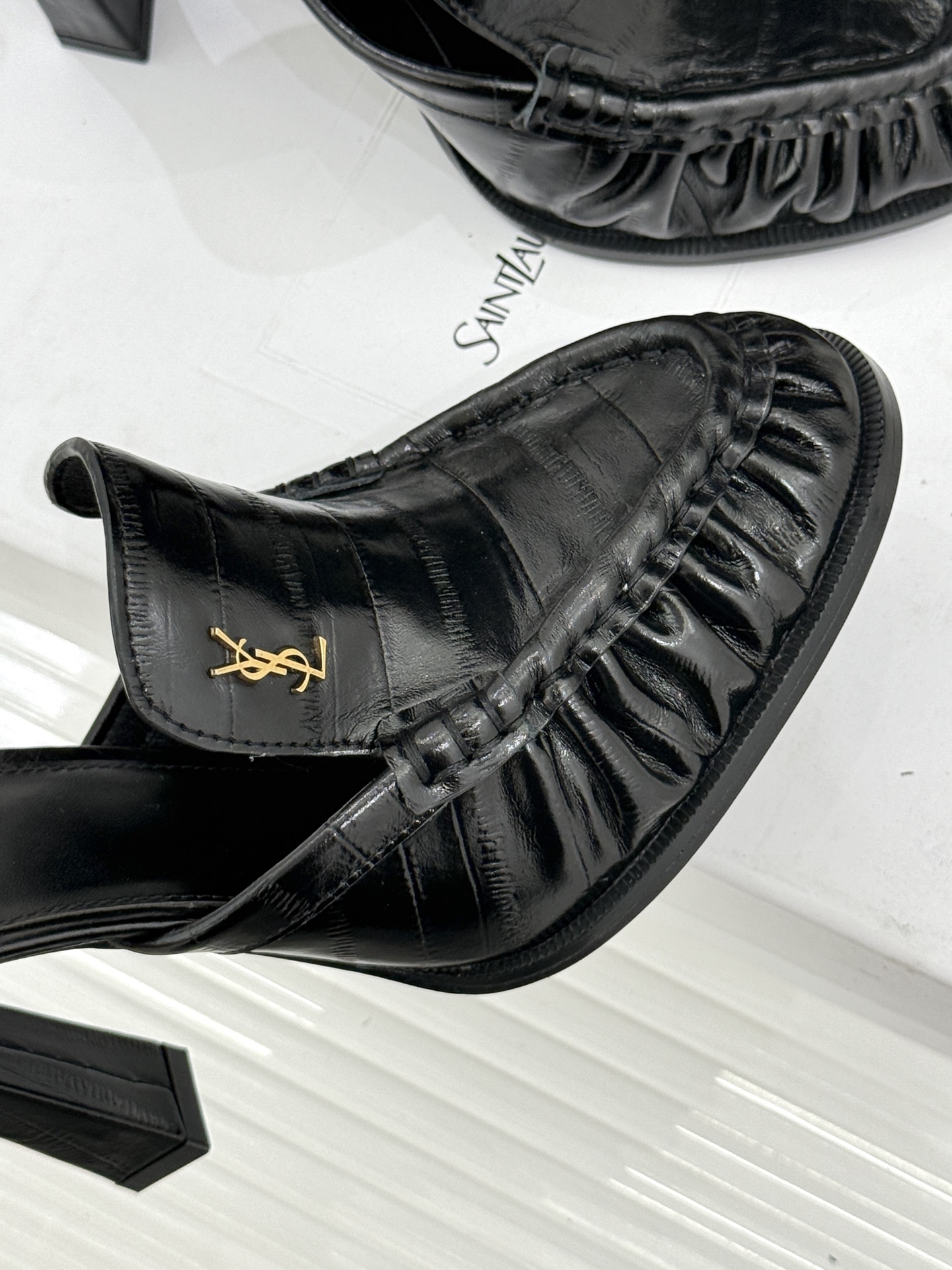 Saint Laurent /圣罗兰YSL26WF新品小logo高跟后空凉鞋拖鞋标志性的小logo是这双