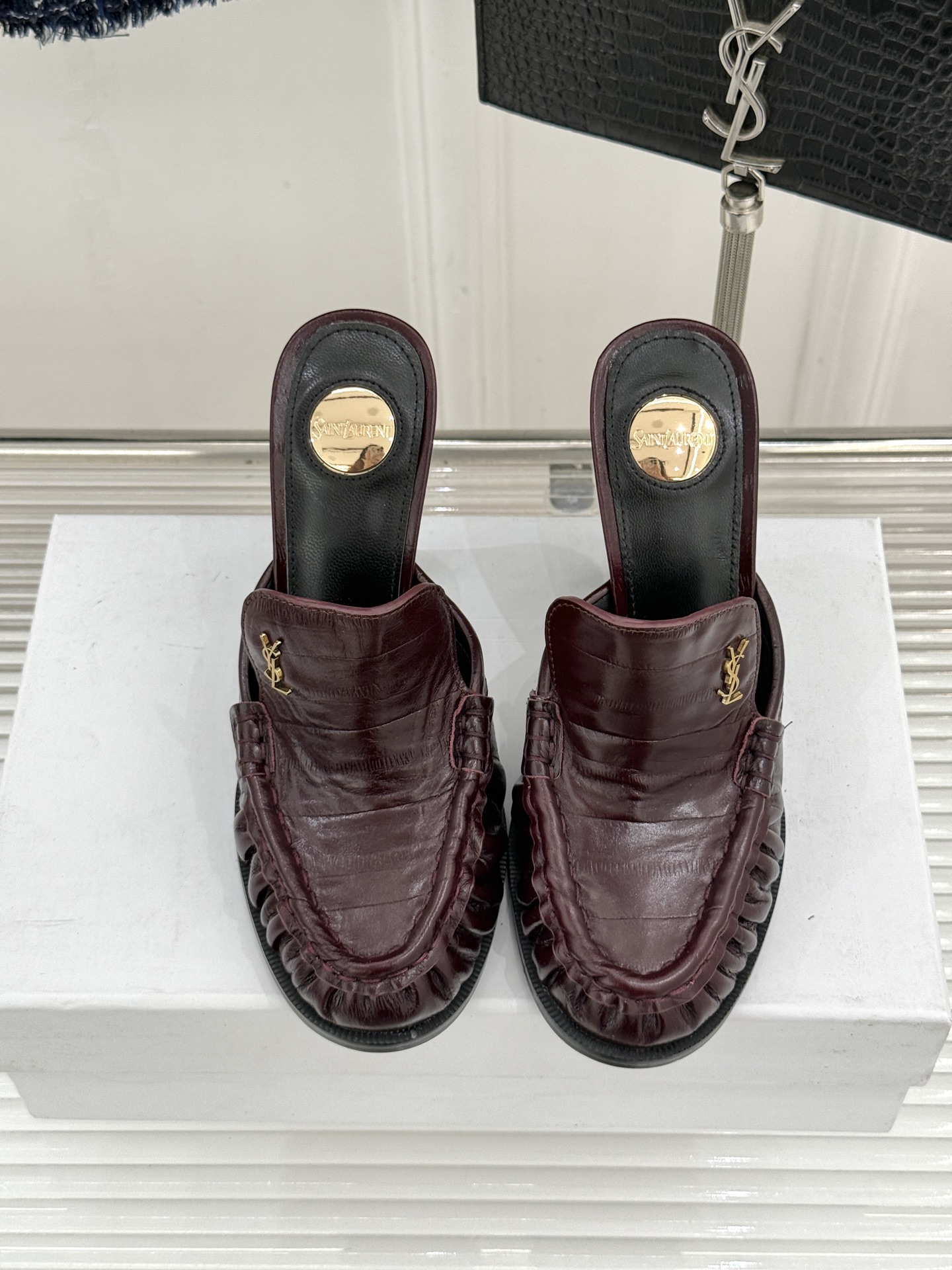 Saint Laurent /圣罗兰YSL26WF新品小logo高跟后空凉鞋拖鞋标志性的小logo是这双