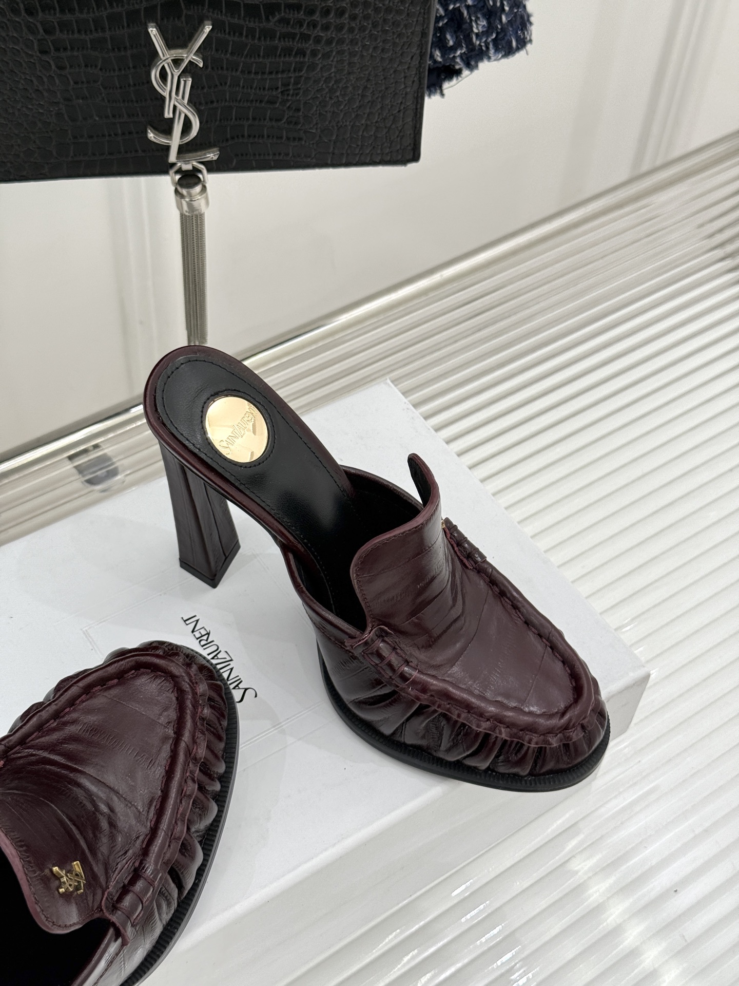 Saint Laurent /圣罗兰YSL26WF新品小logo高跟后空凉鞋拖鞋标志性的小logo是这双