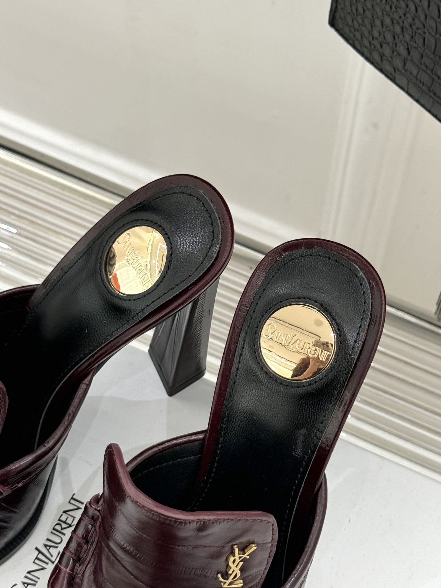 Saint Laurent /圣罗兰YSL26WF新品小logo高跟后空凉鞋拖鞋标志性的小logo是这双