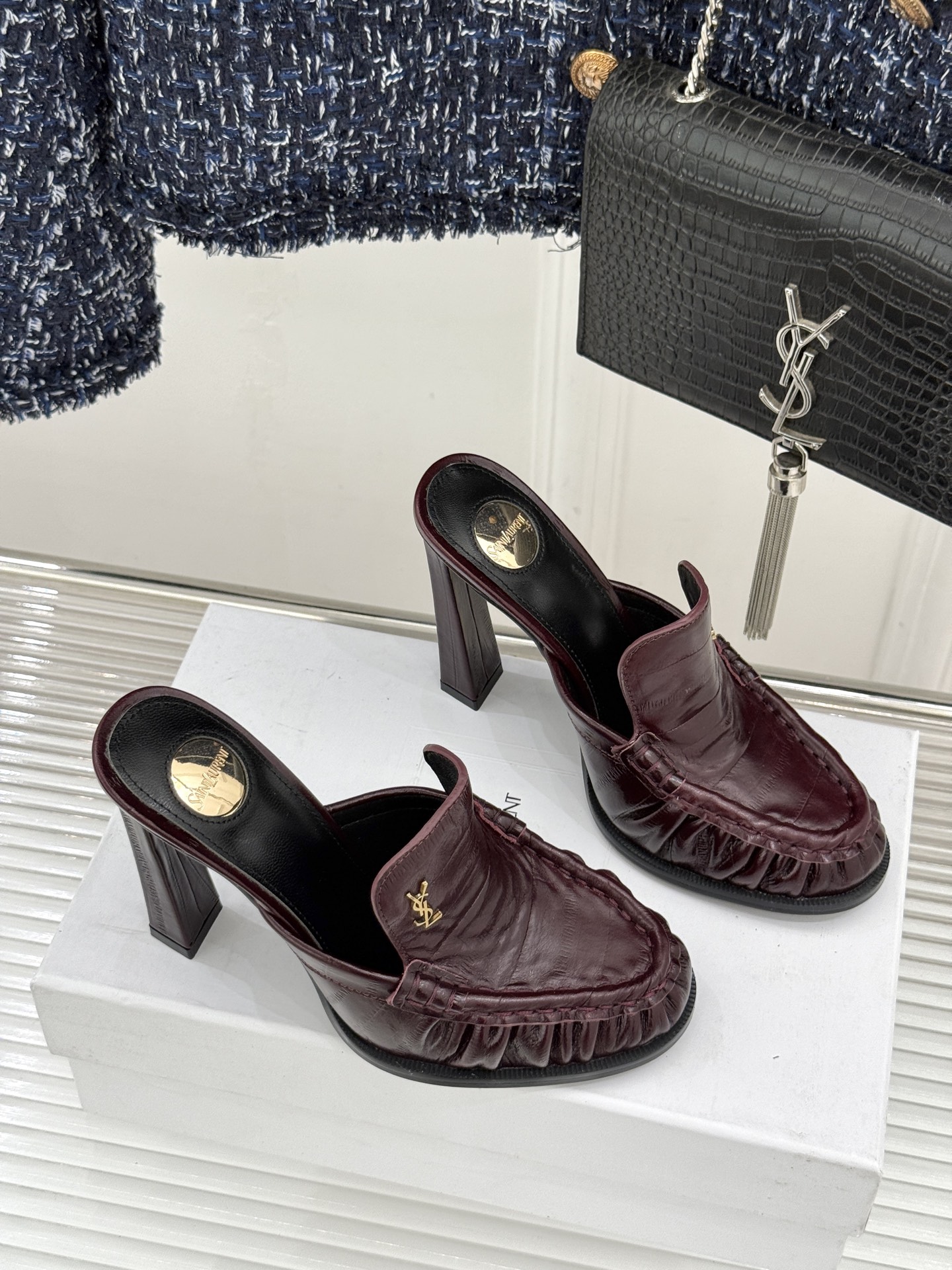 Saint Laurent /圣罗兰YSL26WF新品小logo高跟后空凉鞋拖鞋标志性的小logo是这双