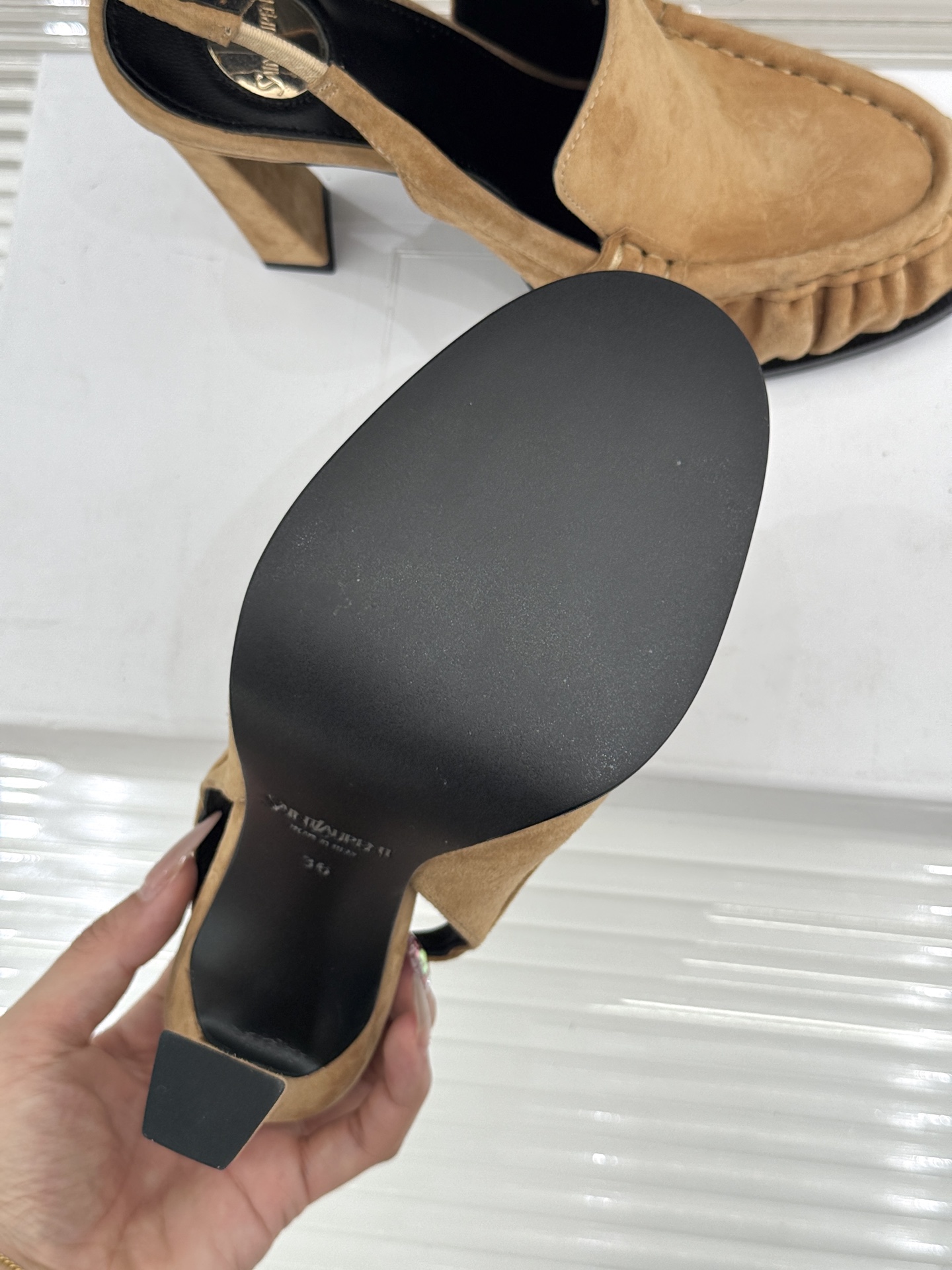 Saint Laurent /圣罗兰YSL26WF新品小logo高跟后空凉鞋拖鞋标志性的小logo是这双