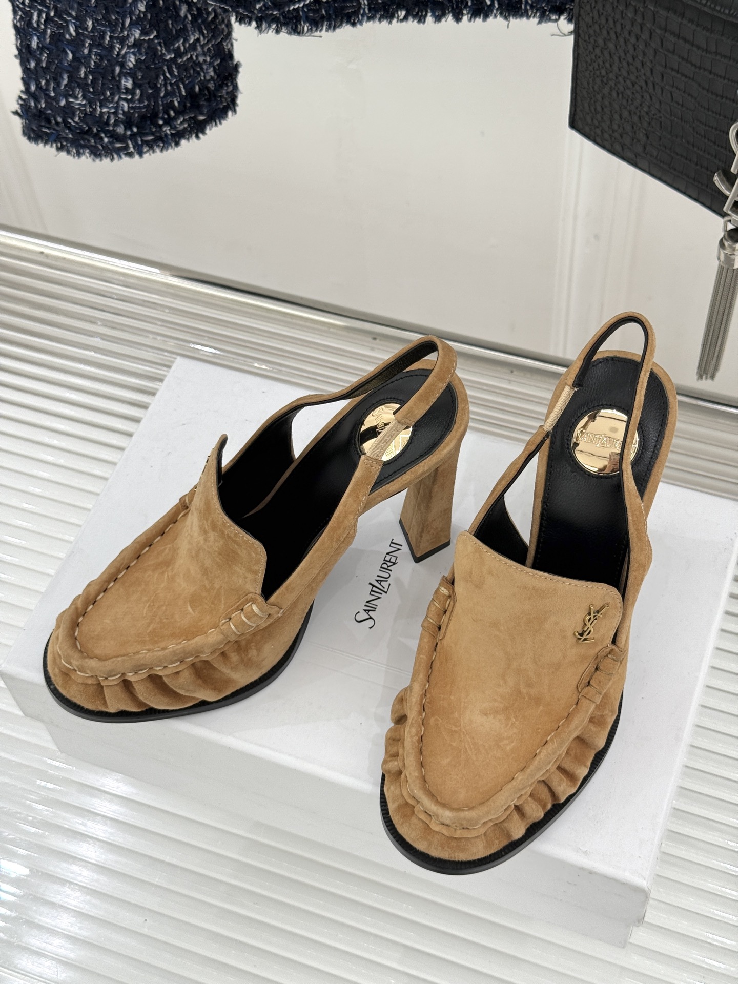 Saint Laurent /圣罗兰YSL26WF新品小logo高跟后空凉鞋拖鞋标志性的小logo是这双