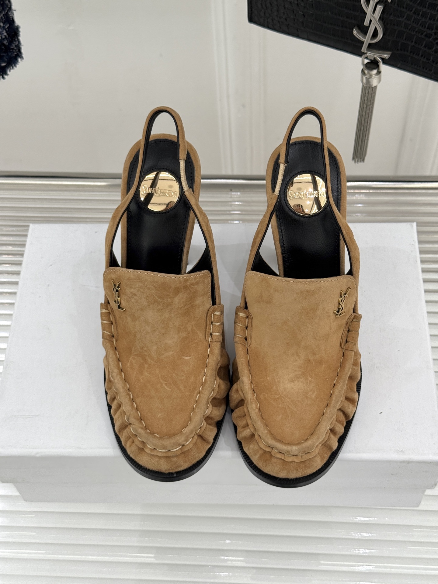 Saint Laurent /圣罗兰YSL26WF新品小logo高跟后空凉鞋拖鞋标志性的小logo是这双