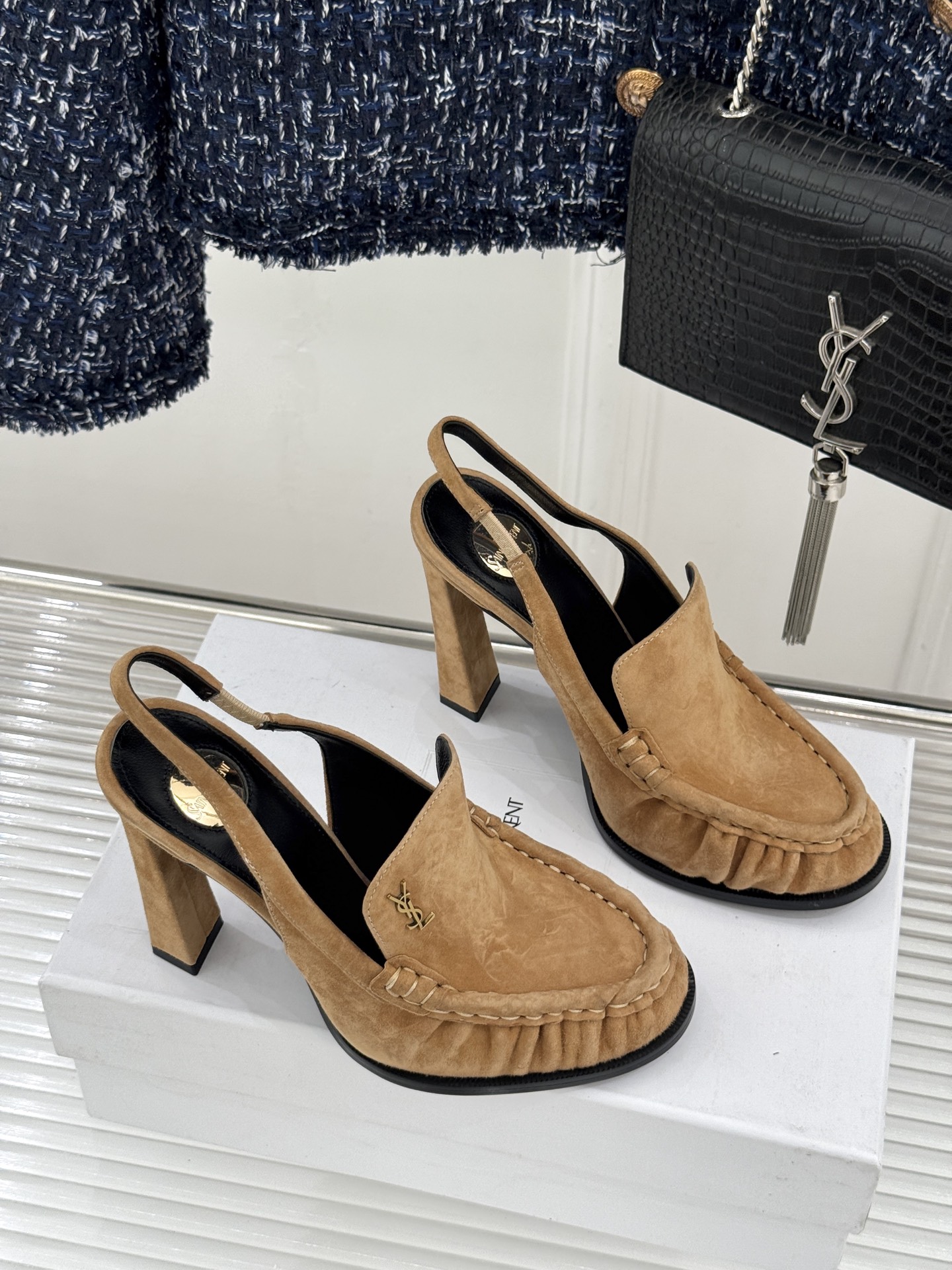 Saint Laurent /圣罗兰YSL26WF新品小logo高跟后空凉鞋拖鞋标志性的小logo是这双