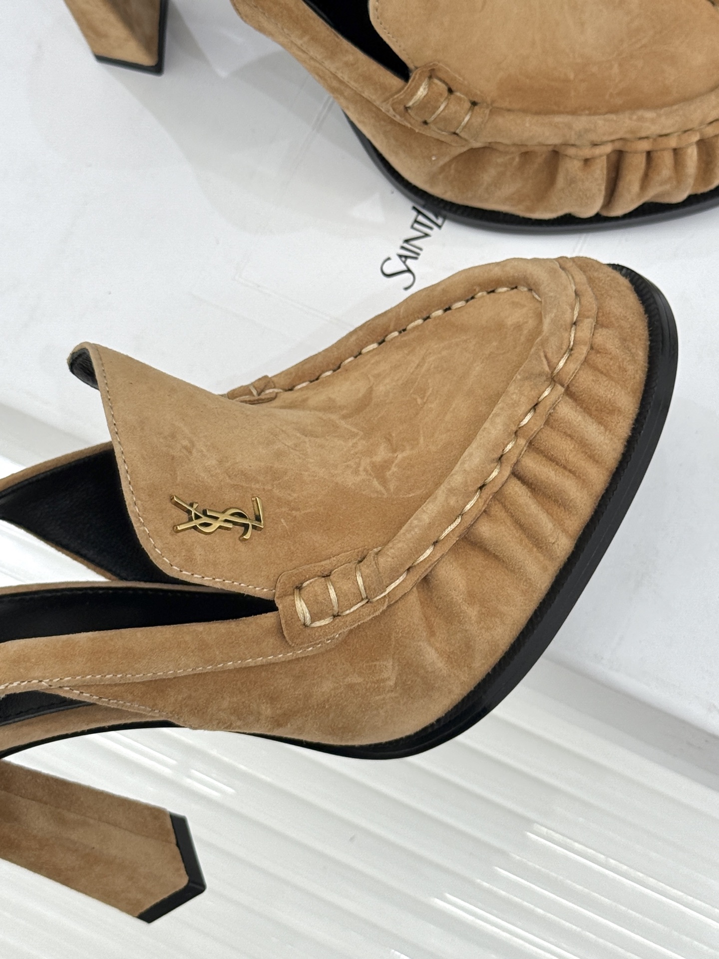 Saint Laurent /圣罗兰YSL26WF新品小logo高跟后空凉鞋拖鞋标志性的小logo是这双
