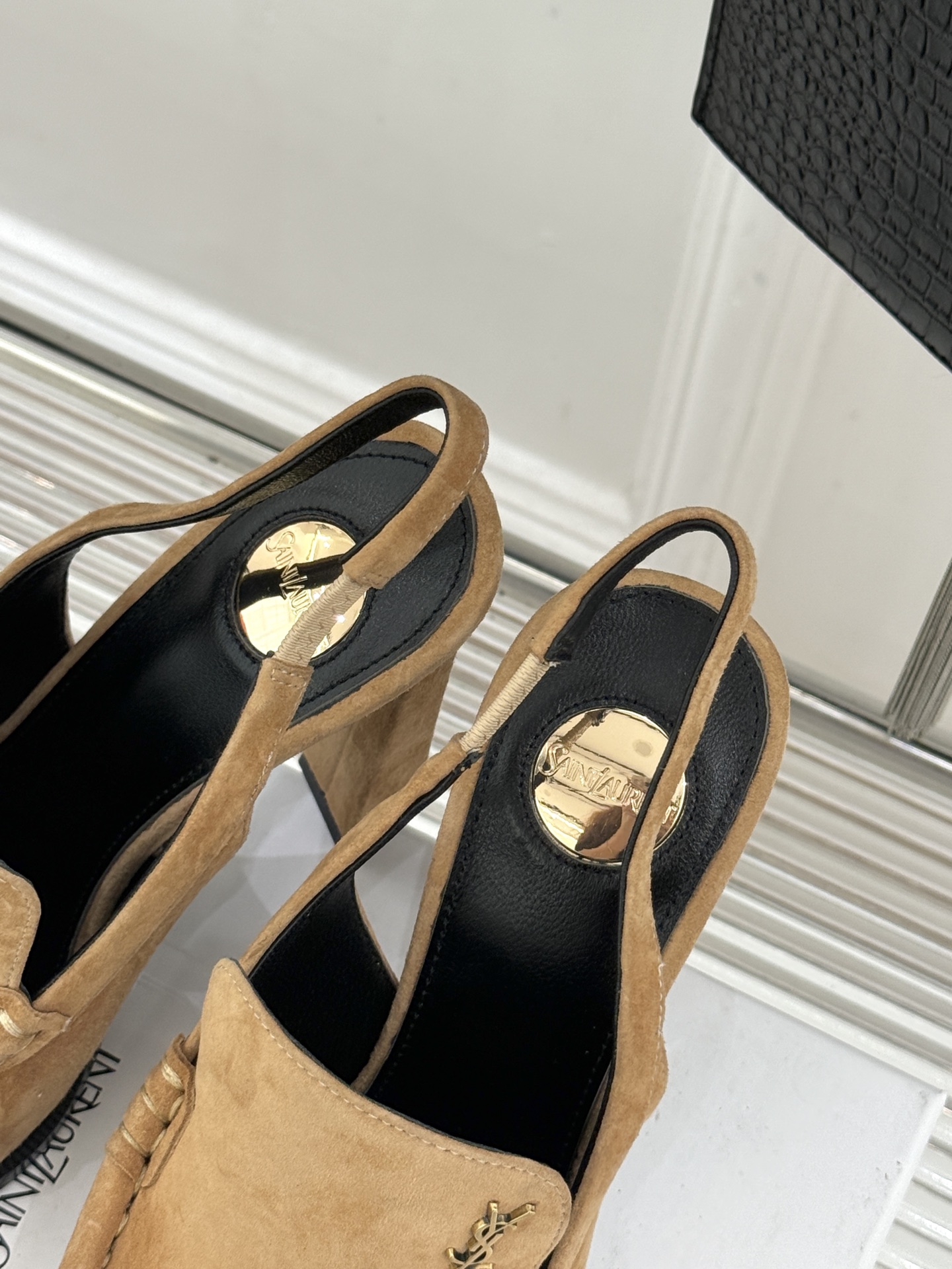 Saint Laurent /圣罗兰YSL26WF新品小logo高跟后空凉鞋拖鞋标志性的小logo是这双