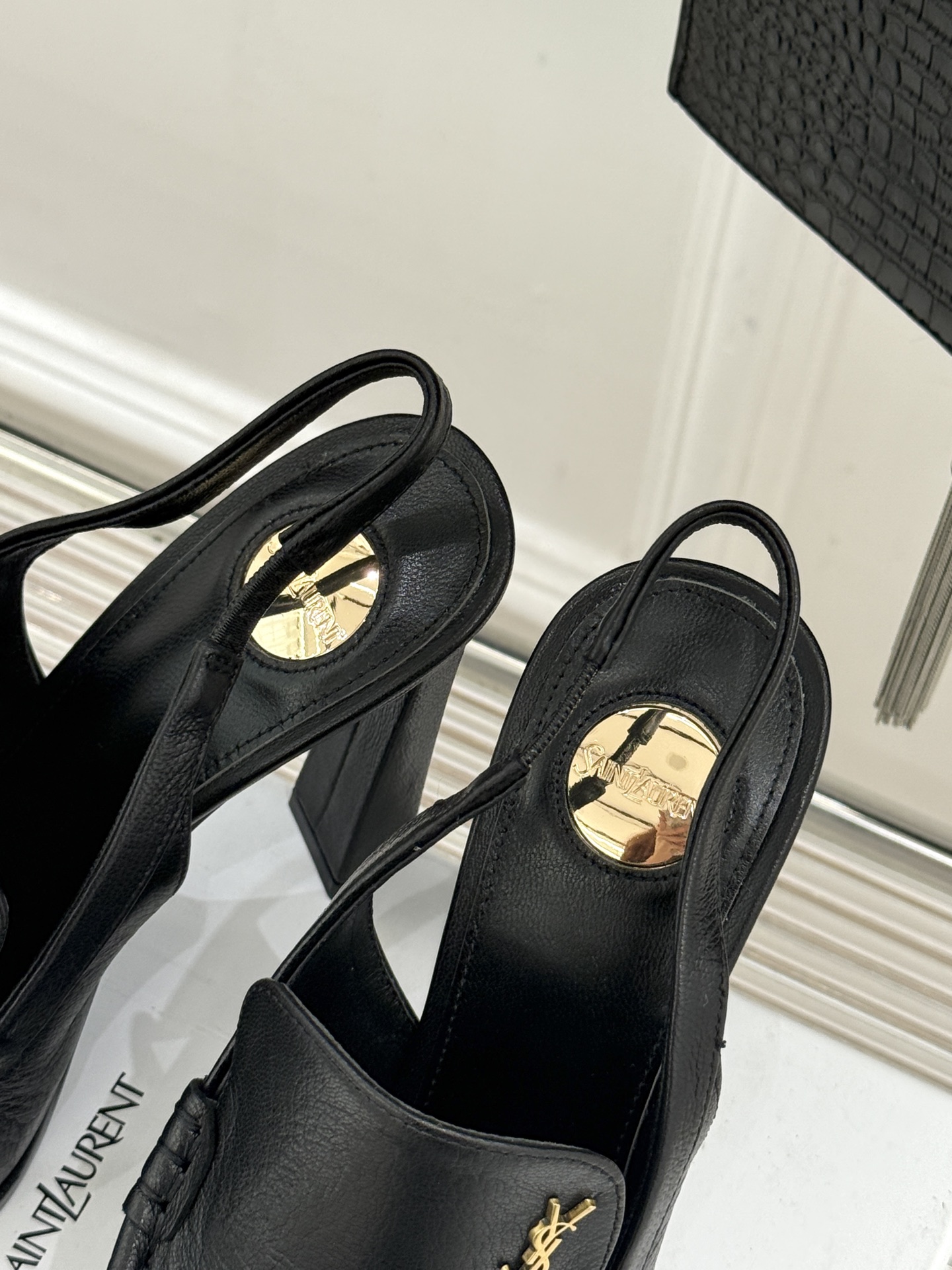 Saint Laurent /圣罗兰YSL26WF新品小logo高跟后空凉鞋拖鞋标志性的小logo是这双