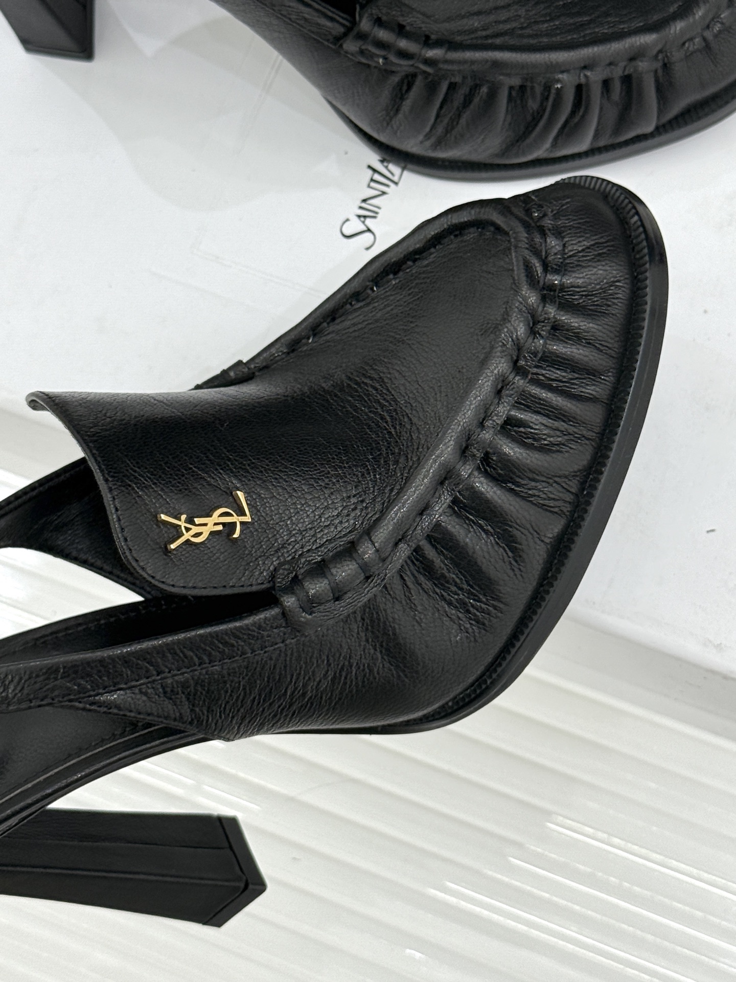 Saint Laurent /圣罗兰YSL26WF新品小logo高跟后空凉鞋拖鞋标志性的小logo是这双