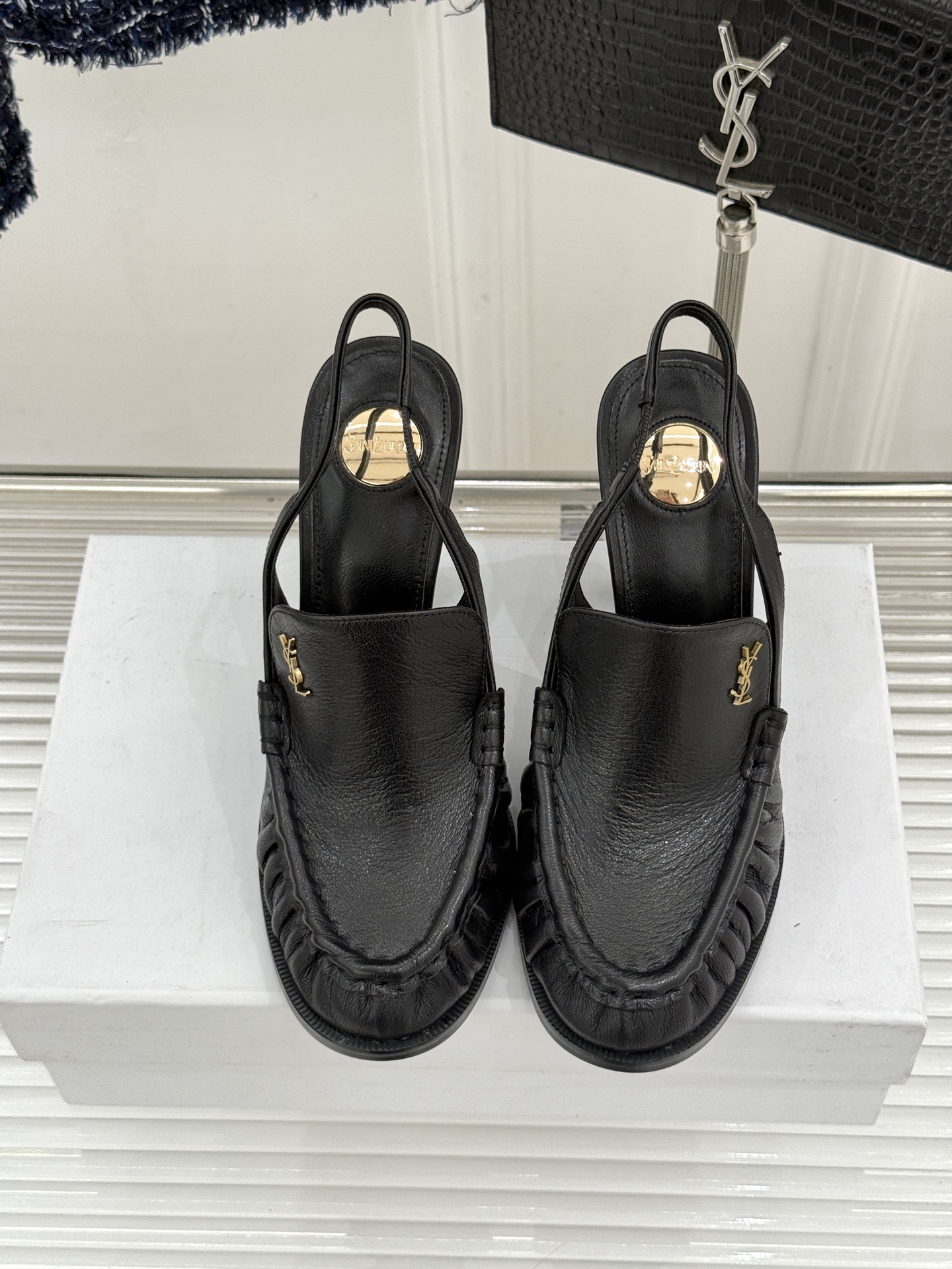 Saint Laurent /圣罗兰YSL26WF新品小logo高跟后空凉鞋拖鞋标志性的小logo是这双