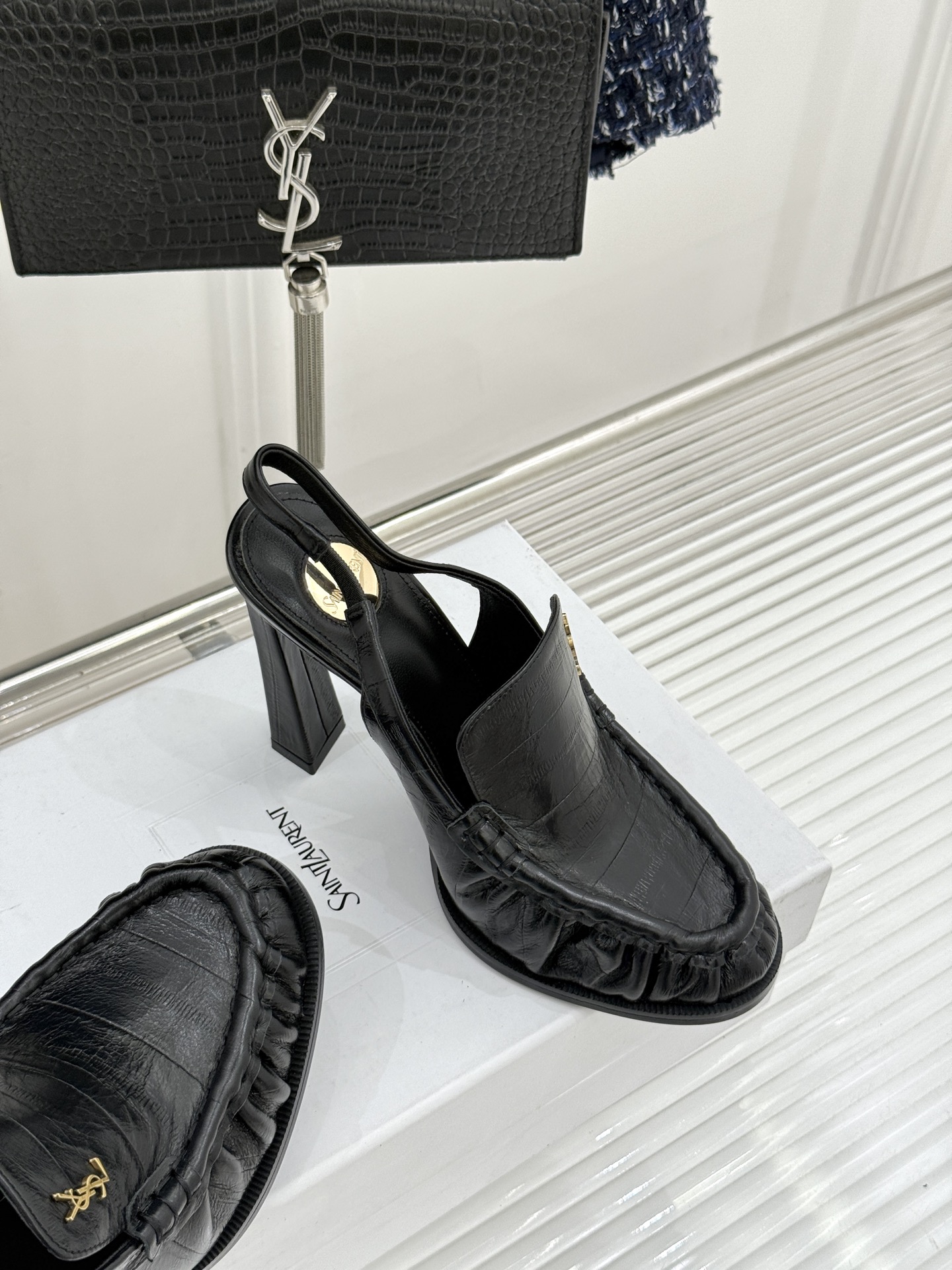 Saint Laurent /圣罗兰YSL26WF新品小logo高跟后空凉鞋拖鞋标志性的小logo是这双